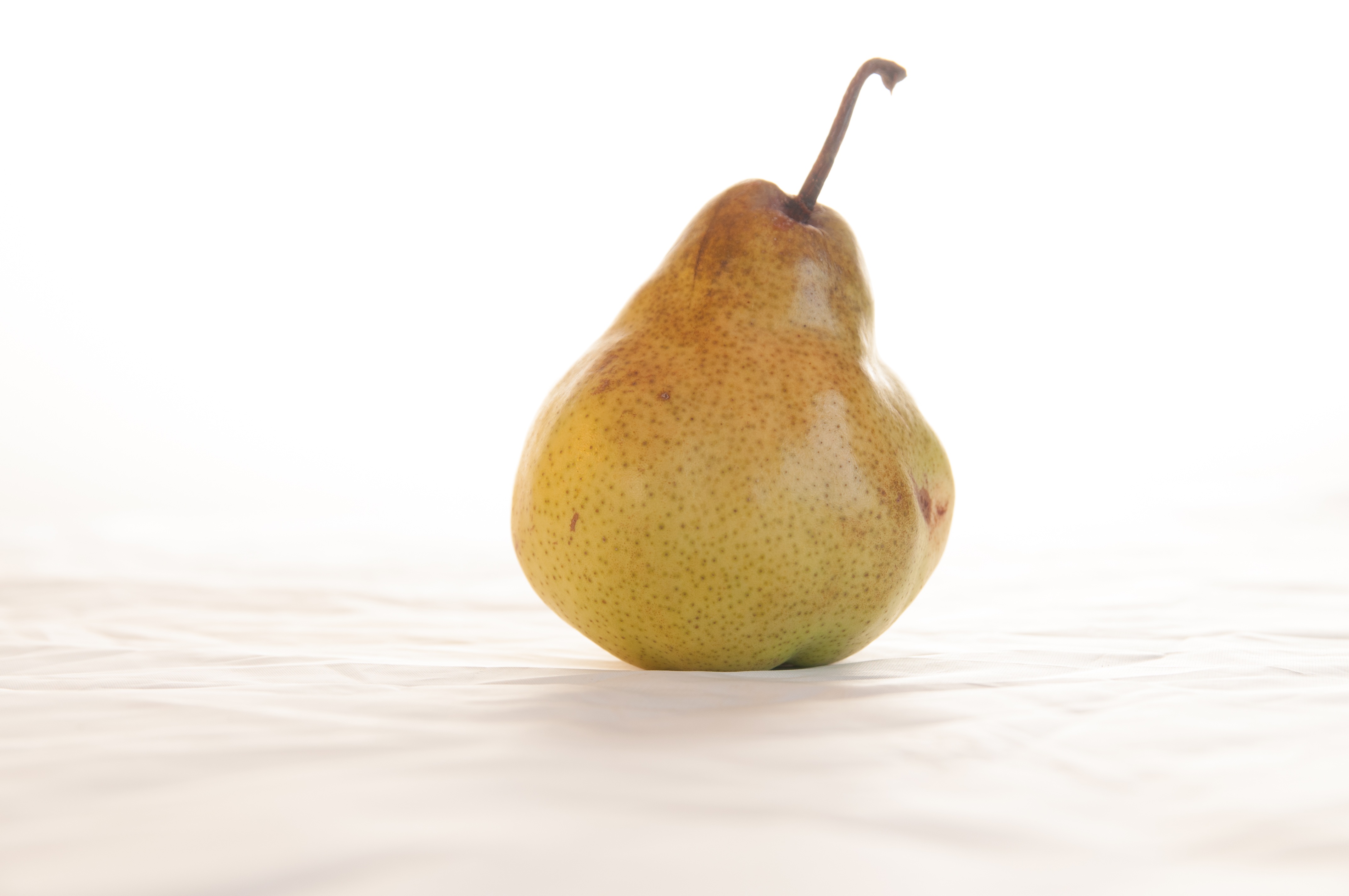 studio shot, two objects, indoors, wellbeing, healthy eating, 4K, single object, focus on foreground, freshness, pear, yellow, ripe, close-up, food and drink, HD Wallpaper