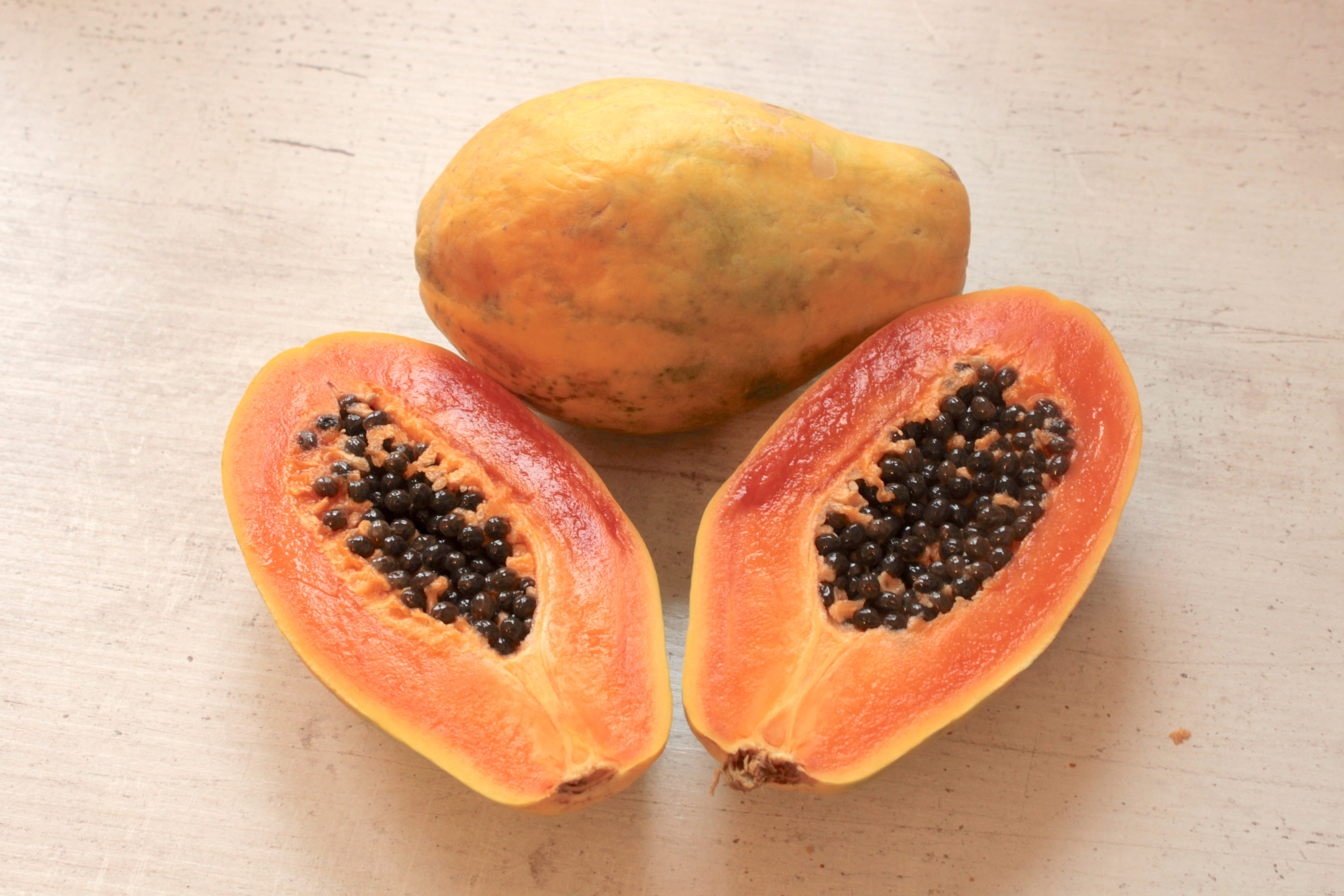 wood - material, ripe, slice, still life, seed, 4K, passion fruit, table, tropical fruit, food, fruit, indoors, nutrition, no people, wellbeing, halved, HD Wallpaper