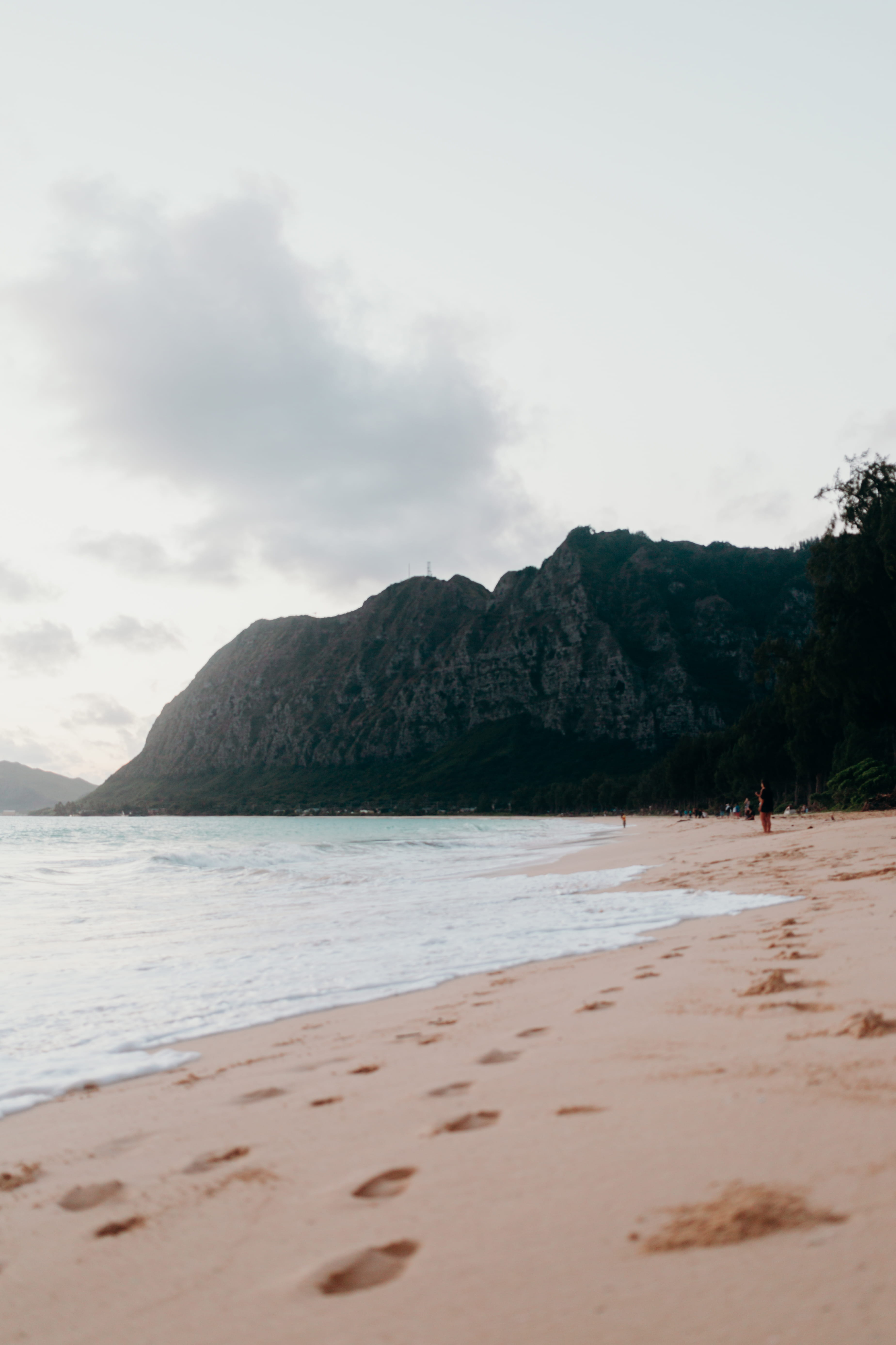 peaceful, waimanalo, waimanalo beach, 5K, country, day, sunrise, oahu, beautiful, honolulu, sky, sand, tree, nature, tranquility, incidental people, beach, Phone HD Wallpaper