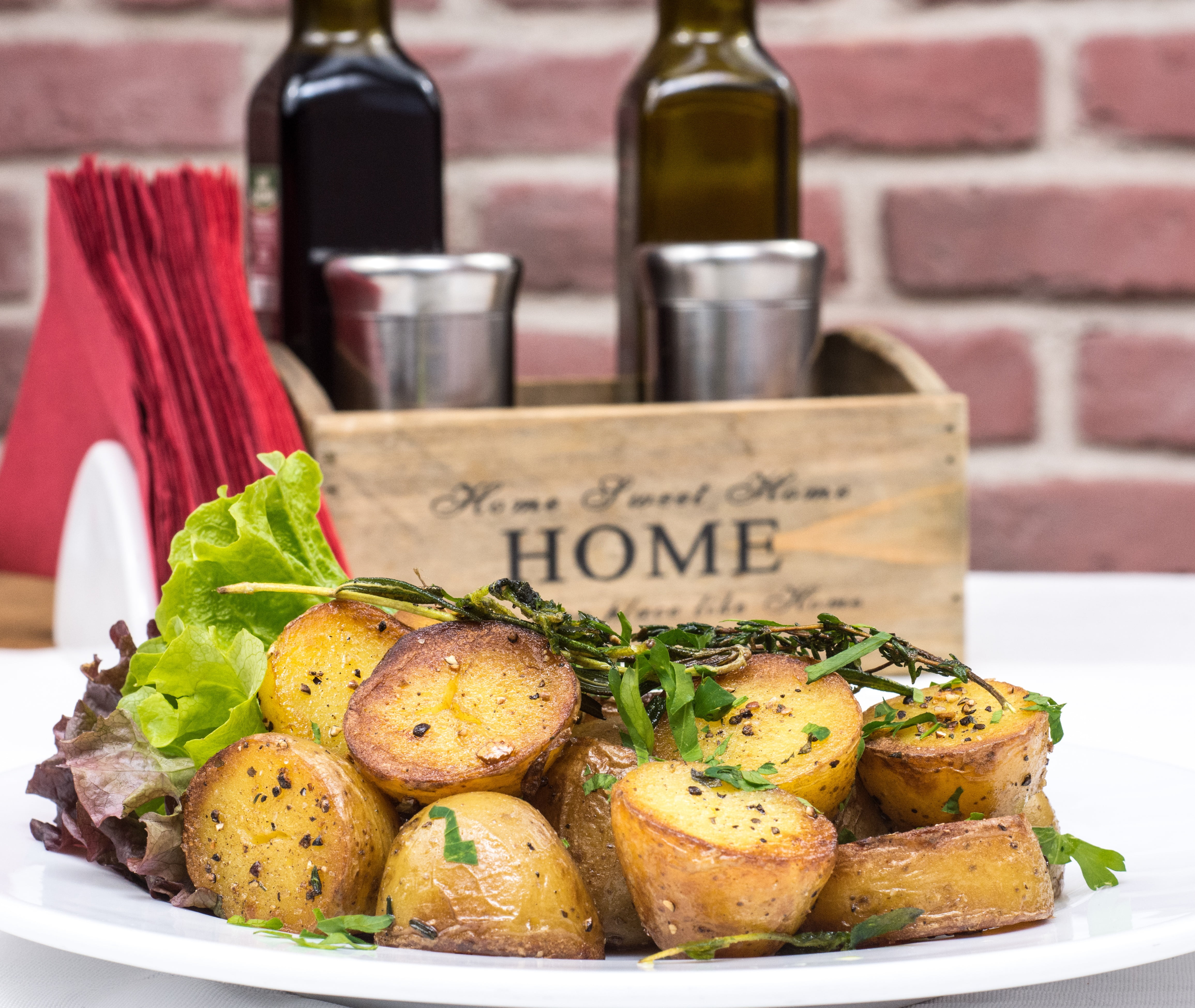 garlick sauce, dish, baked, table, organic, cooked, text, round, baked potatoes, dinner, homemade, gourmet, sauce, container, healthy eating, indoors, focus on foreground, HD Wallpaper