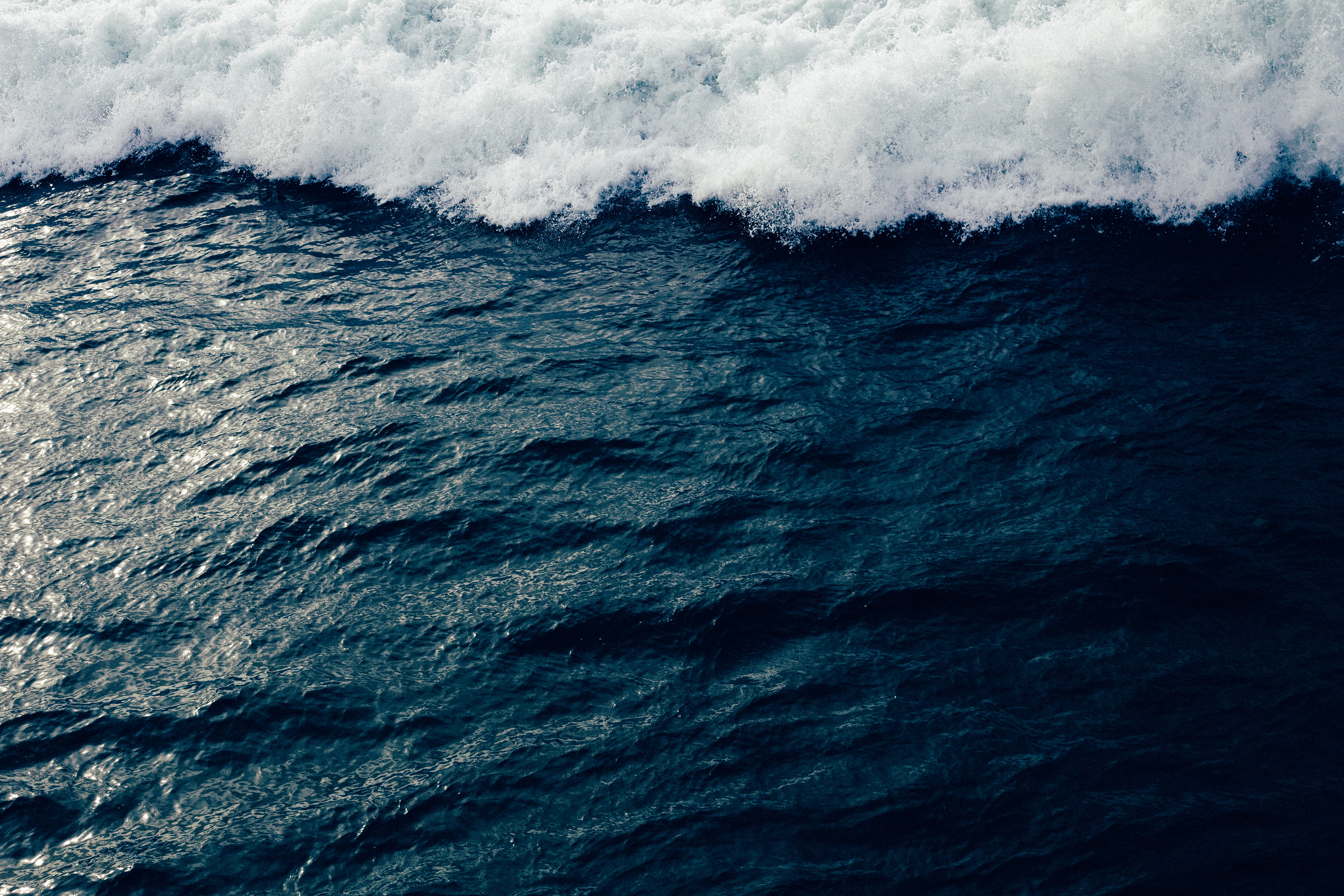 white, aquatic sport, wave, sea, room for type, large, nature, beauty in nature, no people, backgrounds, tranquility, flowing water, waterfront, outdoors, HD Wallpaper