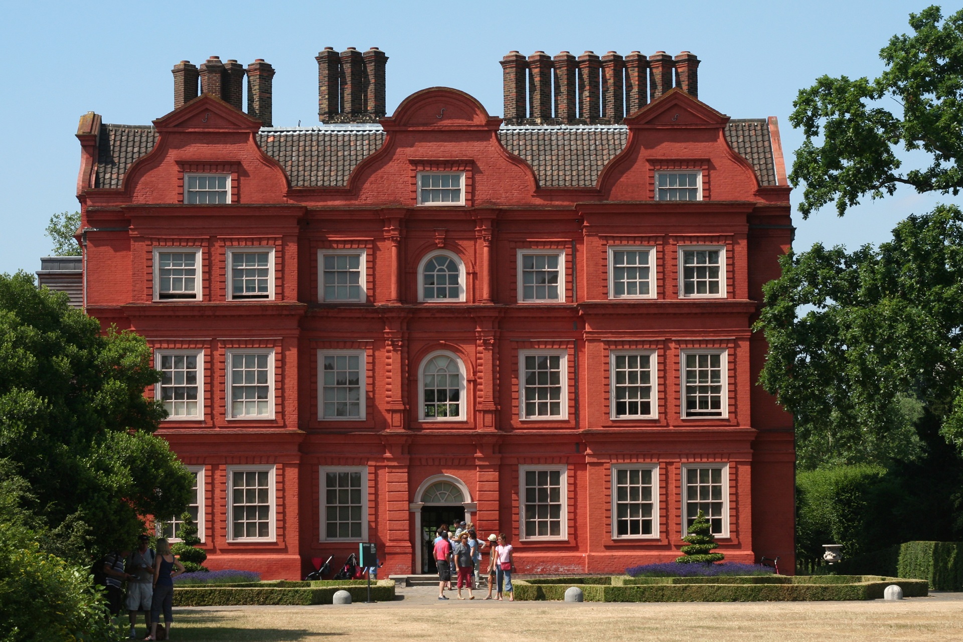 palace, facade, day, plant, architecture, house, 1080P, residence, tree, king george, women, sky, red, city, england, built structure, window, building, HD Wallpaper