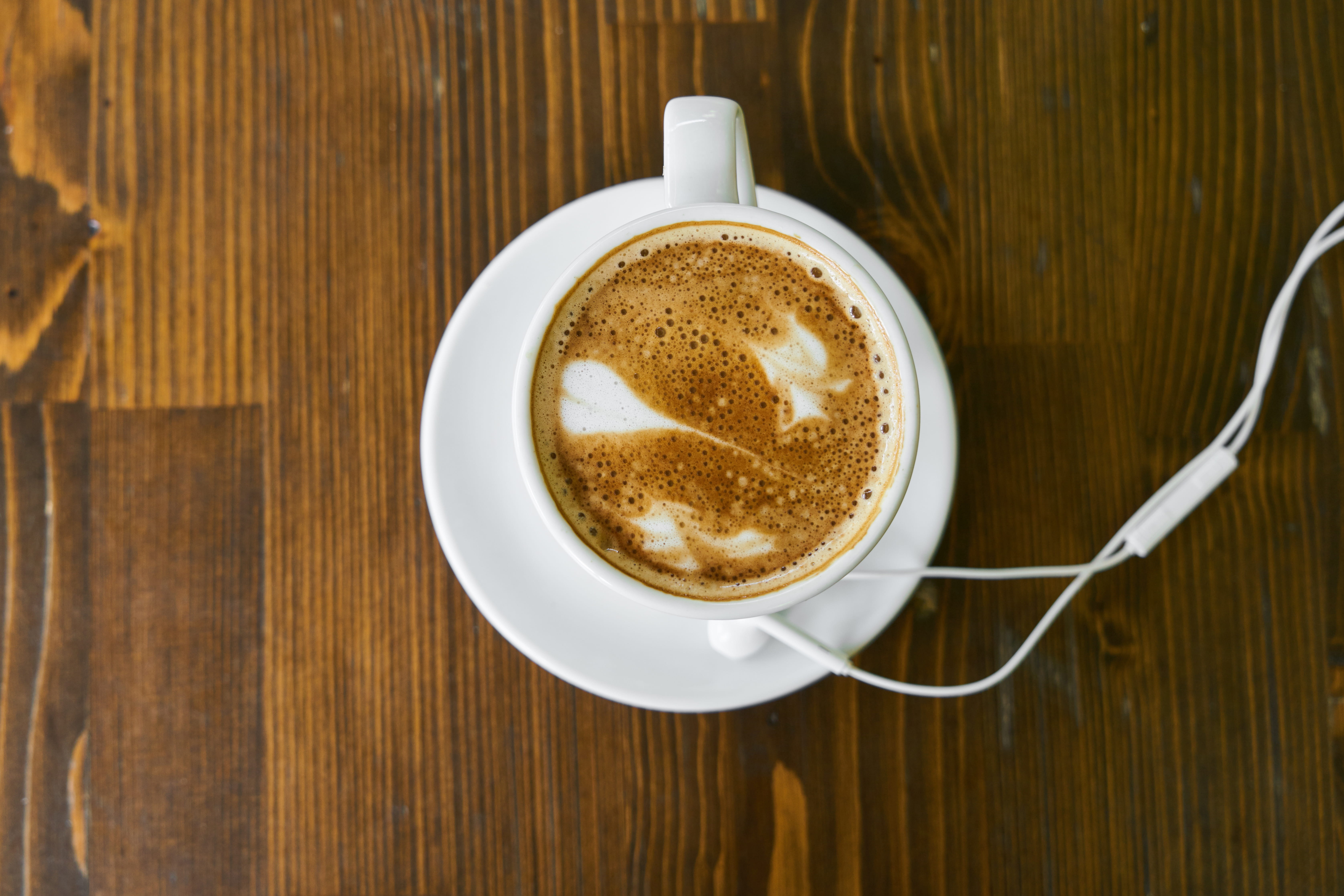 close-up, wood, hot drink, latte, relax, electronic, composition, cup, brown, coffee - drink, music, wood grain, still life, teaspoon, indoors, radio, phone, HD Wallpaper
