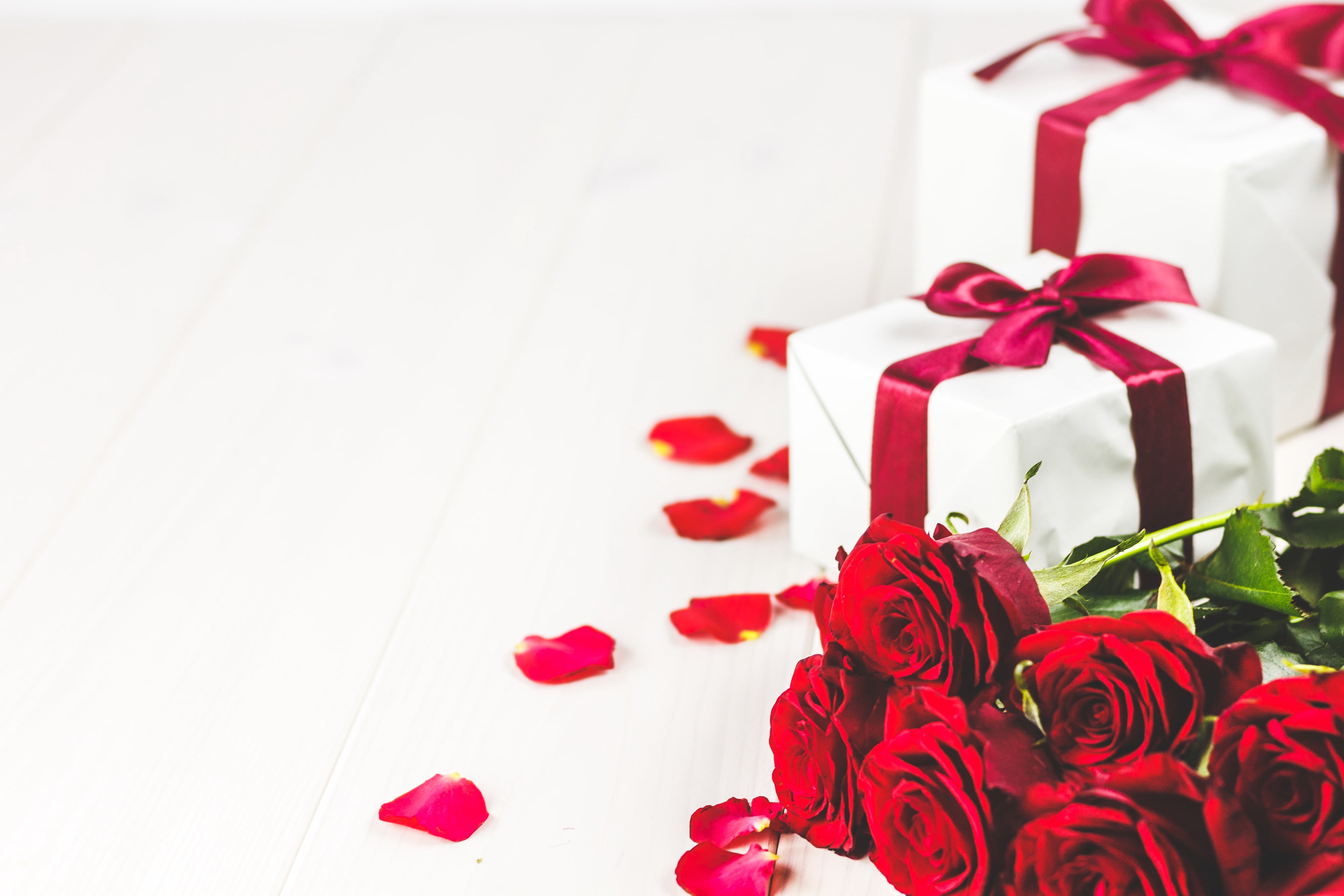 roses, 4K, red, flowers, gift, gift box, bouquet, romantic, valentines day, love, HD Wallpaper