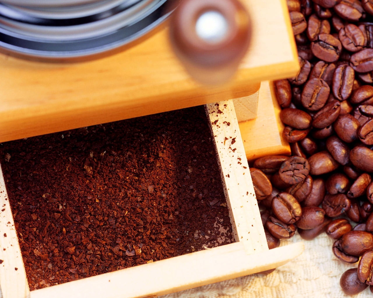 brown, cafe, drink, backgrounds, seed, large group of objects, preparation, coffee - Drink, indoors, scented, abundance, coffee Bean, black Color, cup, HD Wallpaper