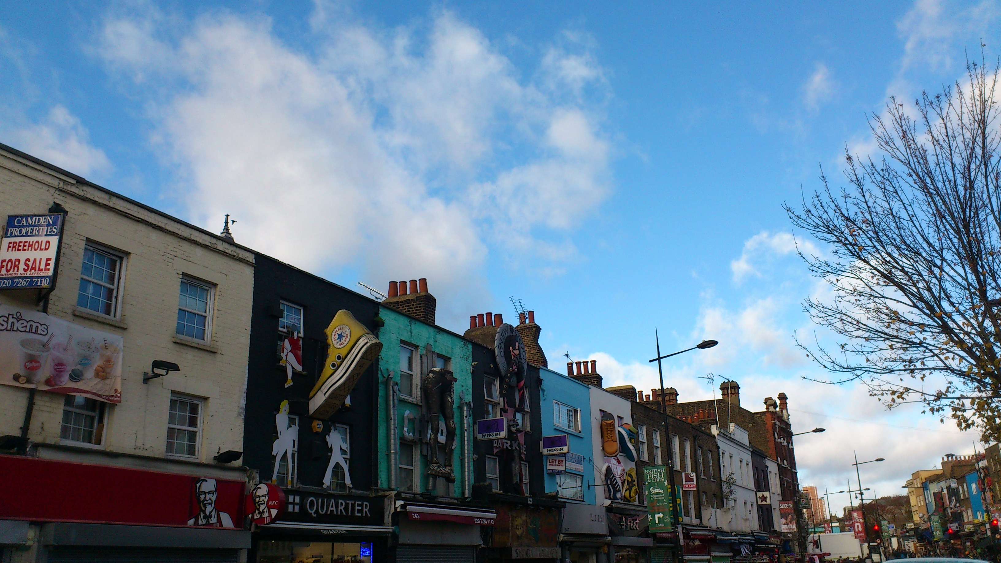 cloud - sky, building exterior, hausdeko, low angle view, landmark, no people, cult, day, multi colored, england, home, 2K, communication, mural, kingdom, HD Wallpaper