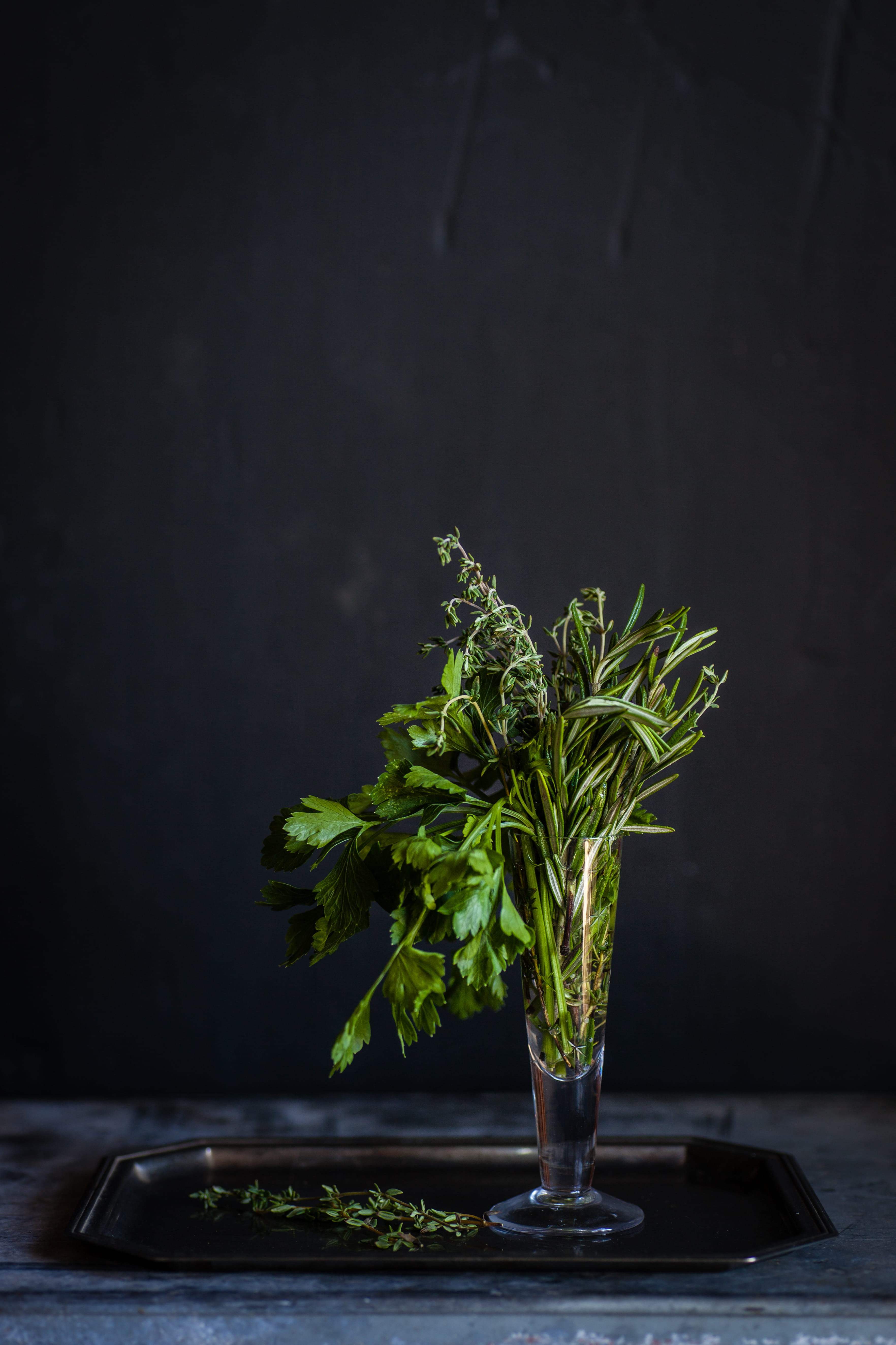 indoors, goblet, green color, cut out, wood - material, food and drink, pottery, planter, jar, leaves, vase, art, ikebana, flower arrangement, flower, freshness, Phone HD Wallpaper