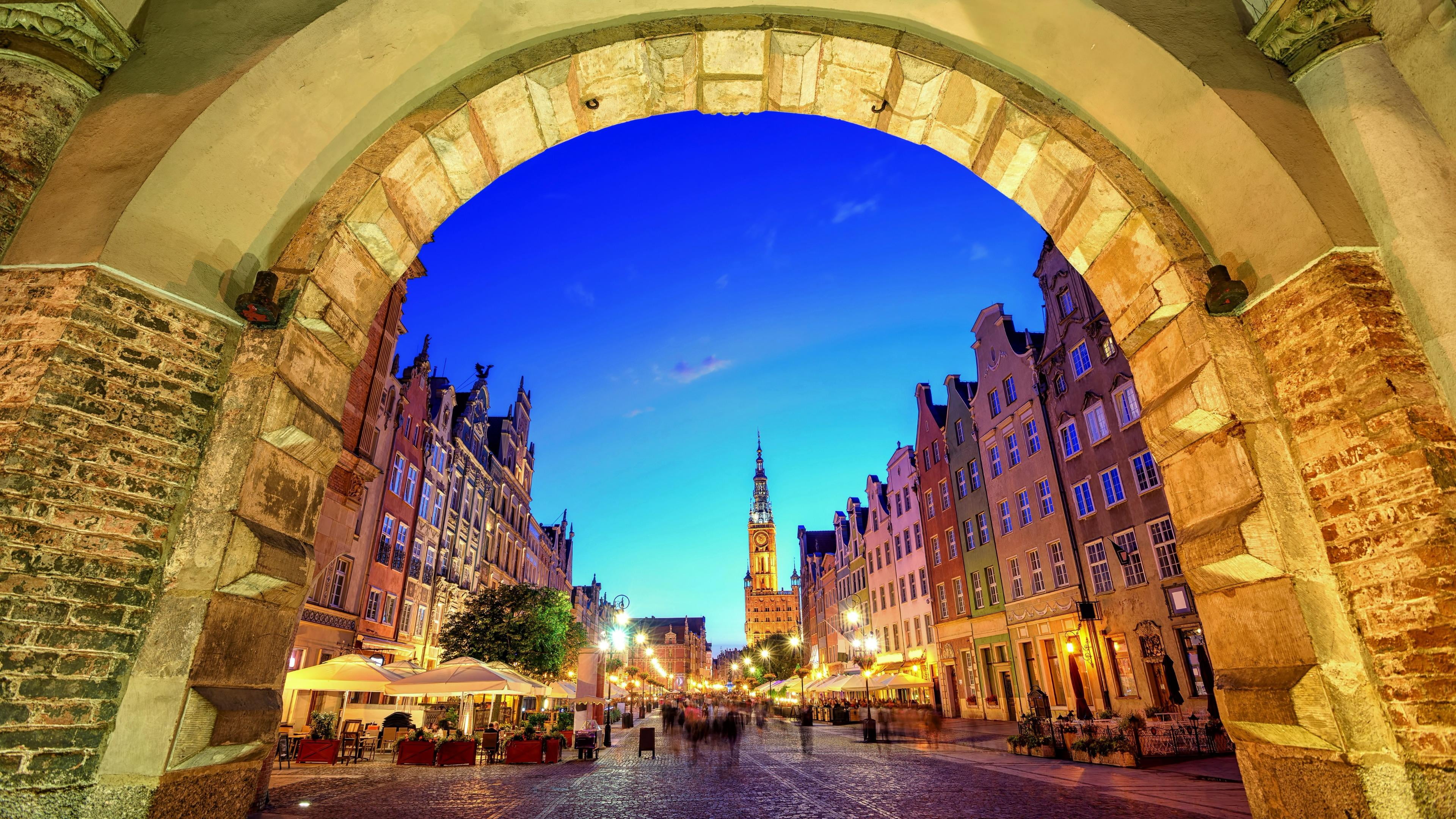 evening, illuminated, building exterior, incidental people, gdansk, green gate, street view, sky, travel destinations, travel, night, the past, arch, history, HD Wallpaper