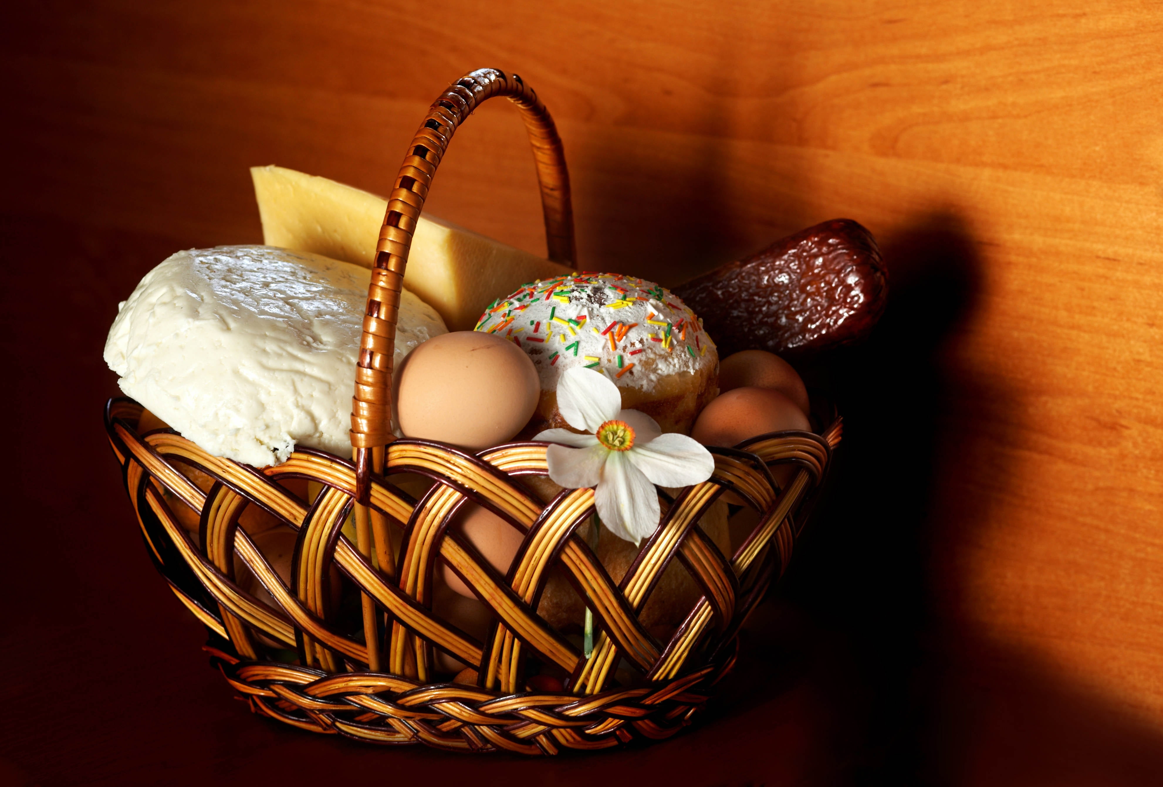 egg, brown, yellow, wooden, ornate, eggs, wicker, holiday, season, food, backgrounds, easter, animal Egg, group of objects, sweet food, no People, studio shot, HD Wallpaper