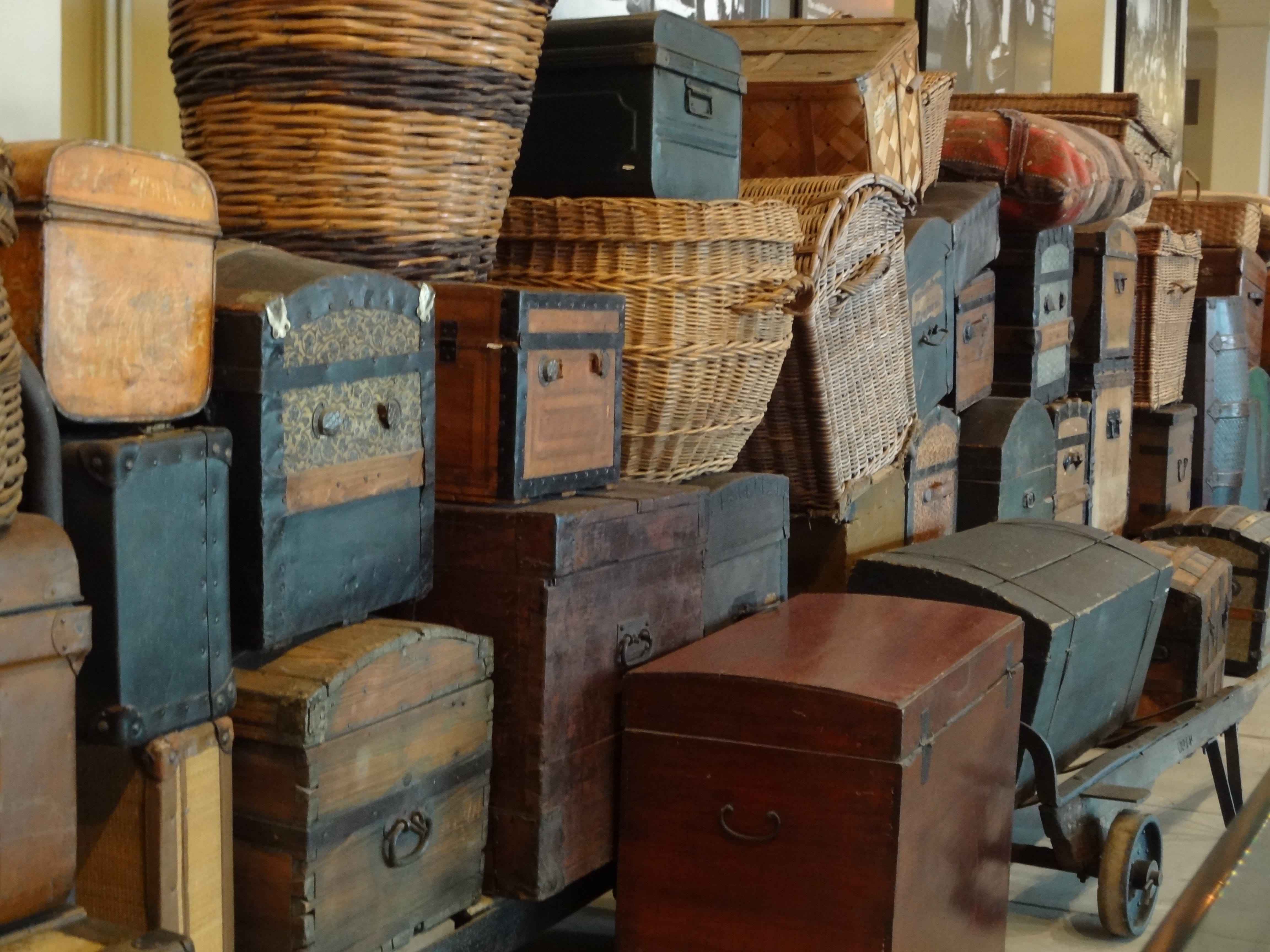 arrangement, wooden, basket, 4K, retail, no people, choice, travel, warehouse, day, market, new york, wood - material, trunks, stack, wicker, group, brown, HD Wallpaper