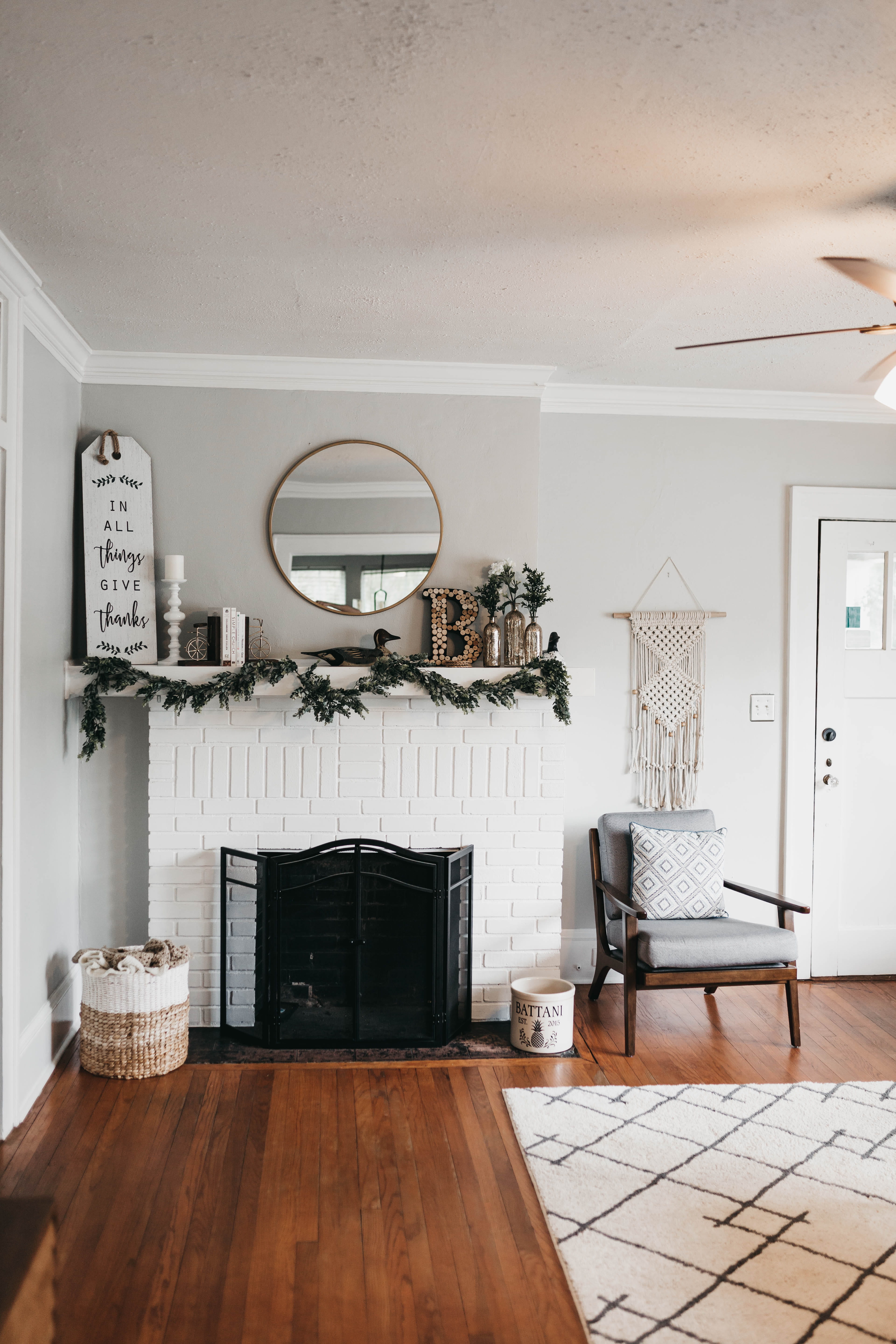 table, basket, 5K, lifestyles, farm house, interior design, hardwood floor, mid century, farmhouse, no people, domestic life, decors, wood, home interior, Phone HD Wallpaper