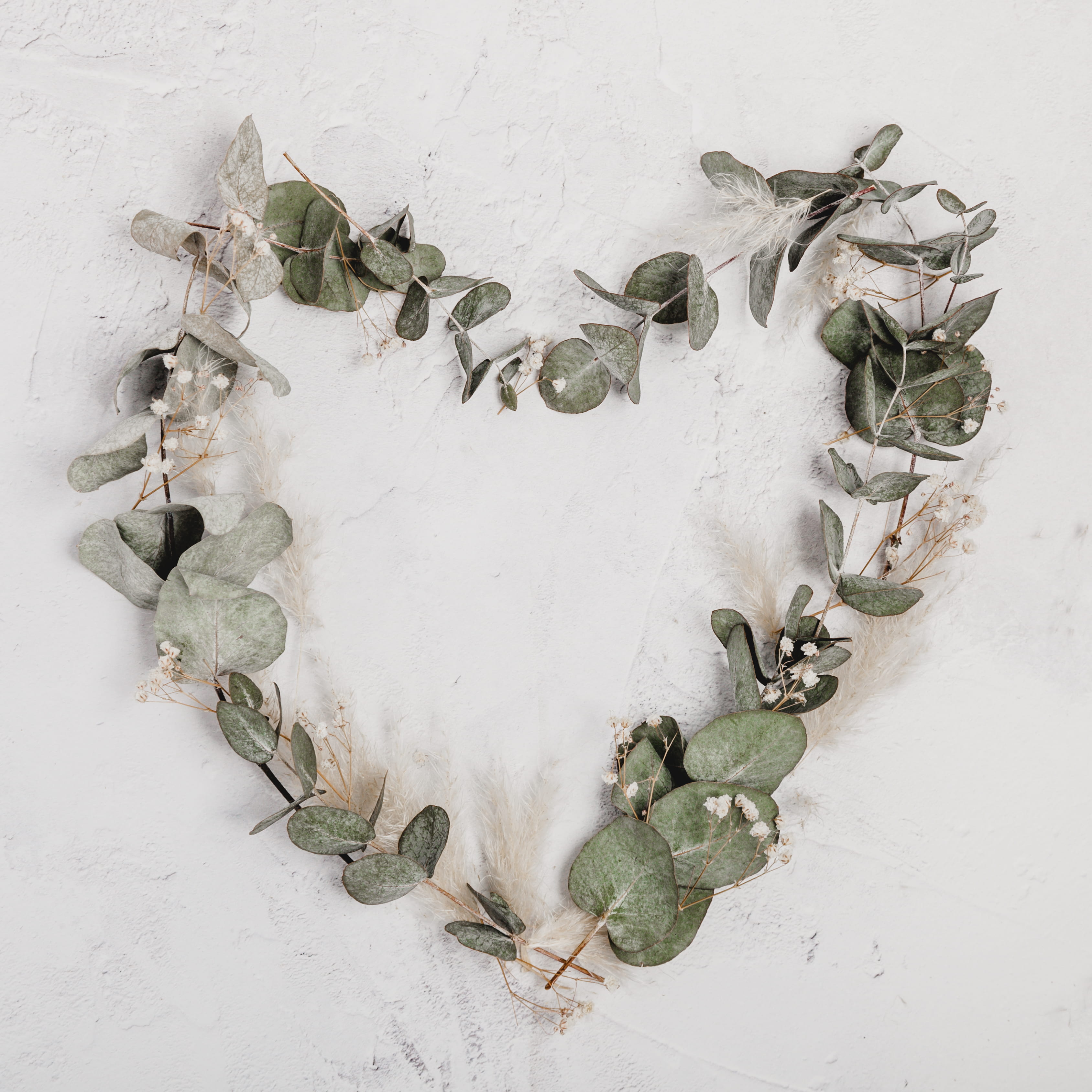 close-up, bracelet, romance, flatlay, animal, still life, group of animals, plant part, jewelry, babys breath, bead, valentines day, leaves, high angle view, Phone HD Wallpaper