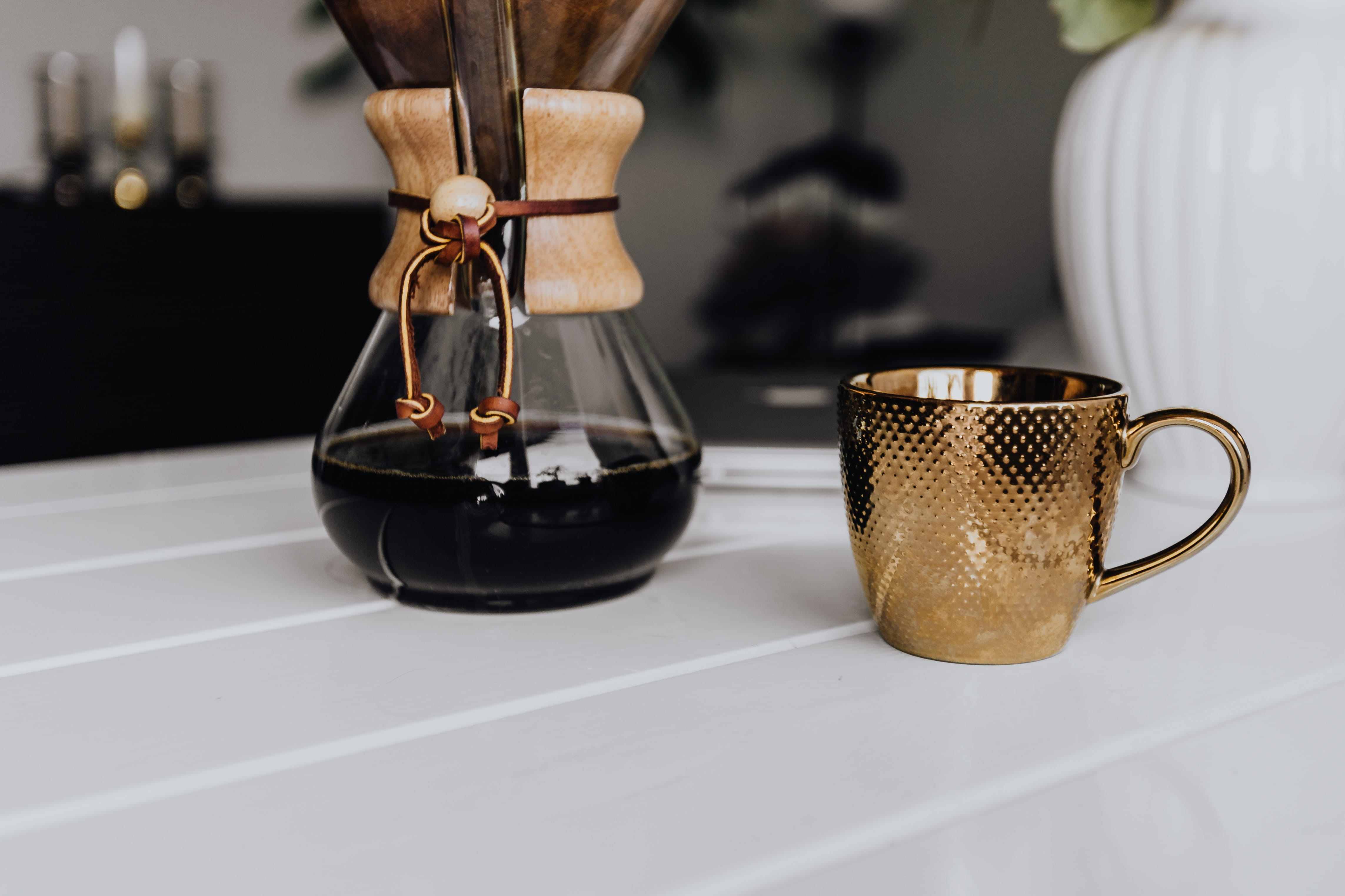 4K, food and drink, cafe, food, mug, coffee, gold, refreshment, maker, indoors, no people, coffee cup, coffee pot, appliance, coffee maker, making, cup, HD Wallpaper