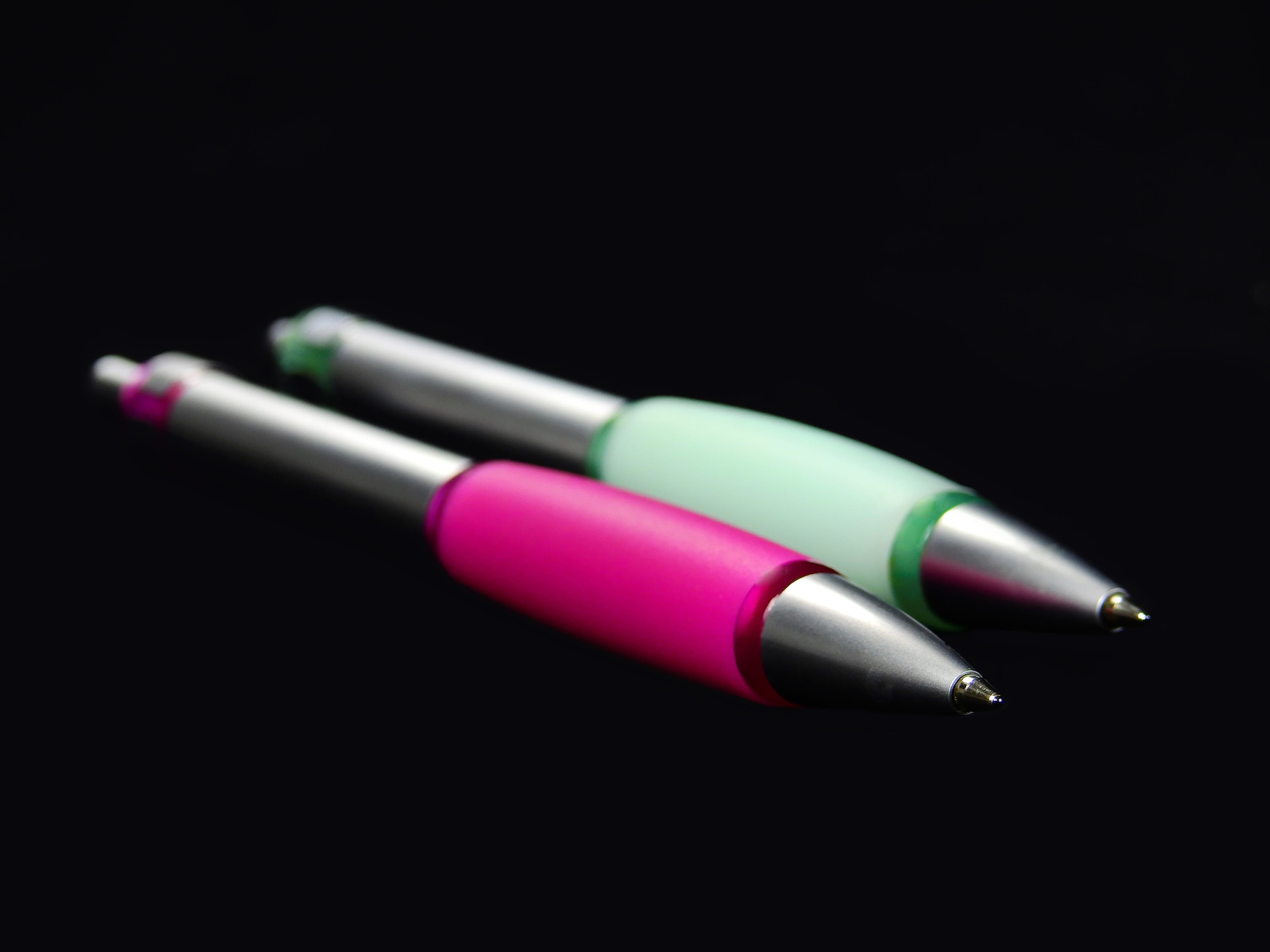 black color, coolie, green color, leave, Pen, lipstick, Writing Implement, still life, office supplies, beauty, studio shot, choice, pink color, variation, HD Wallpaper