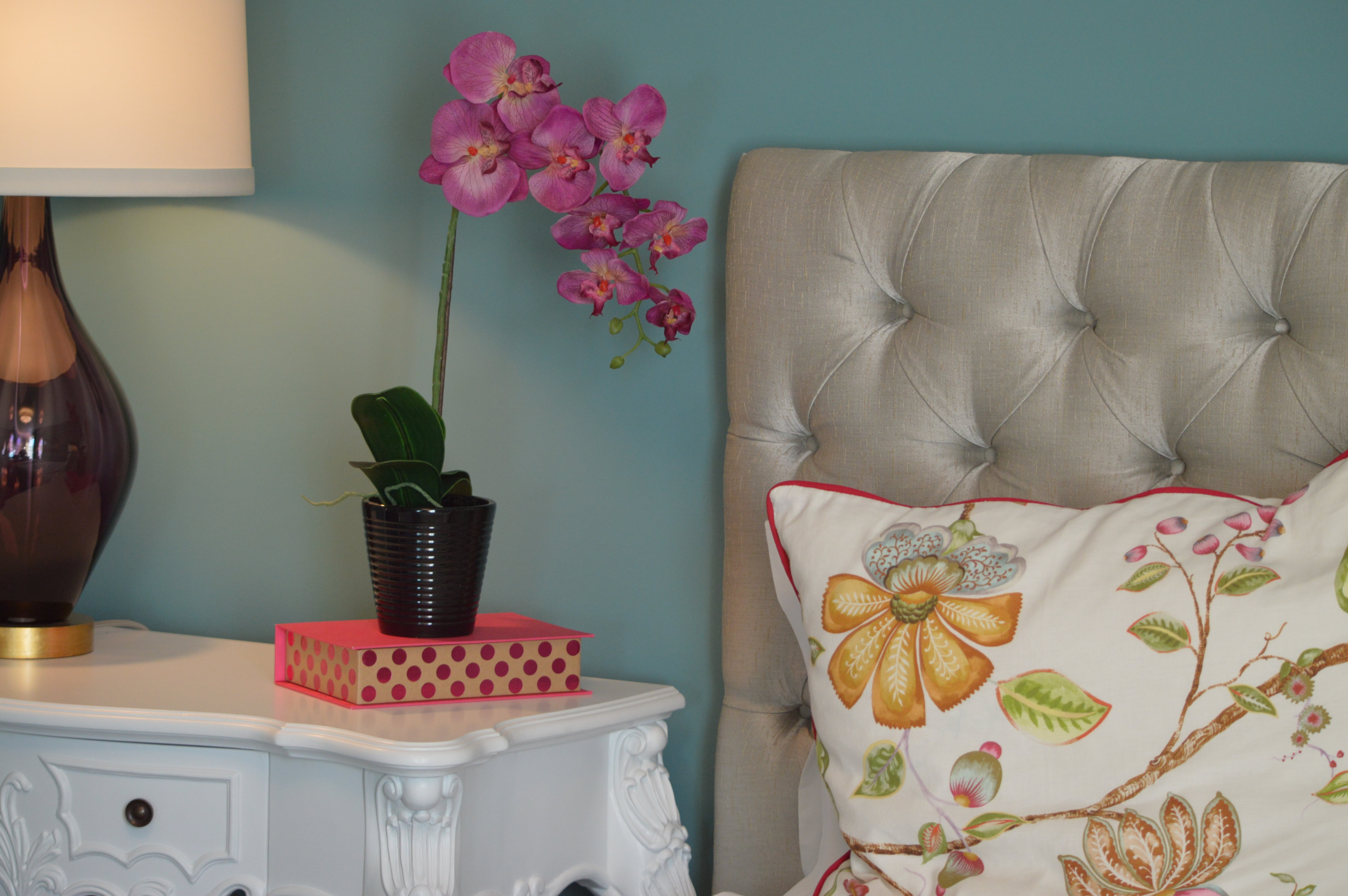 lifestyles, floral pattern, pot, apartment, sofa, elegance, home, table, flowers, pink color, pink, comfortable, lamp, home Interior, contemporary, design, HD Wallpaper