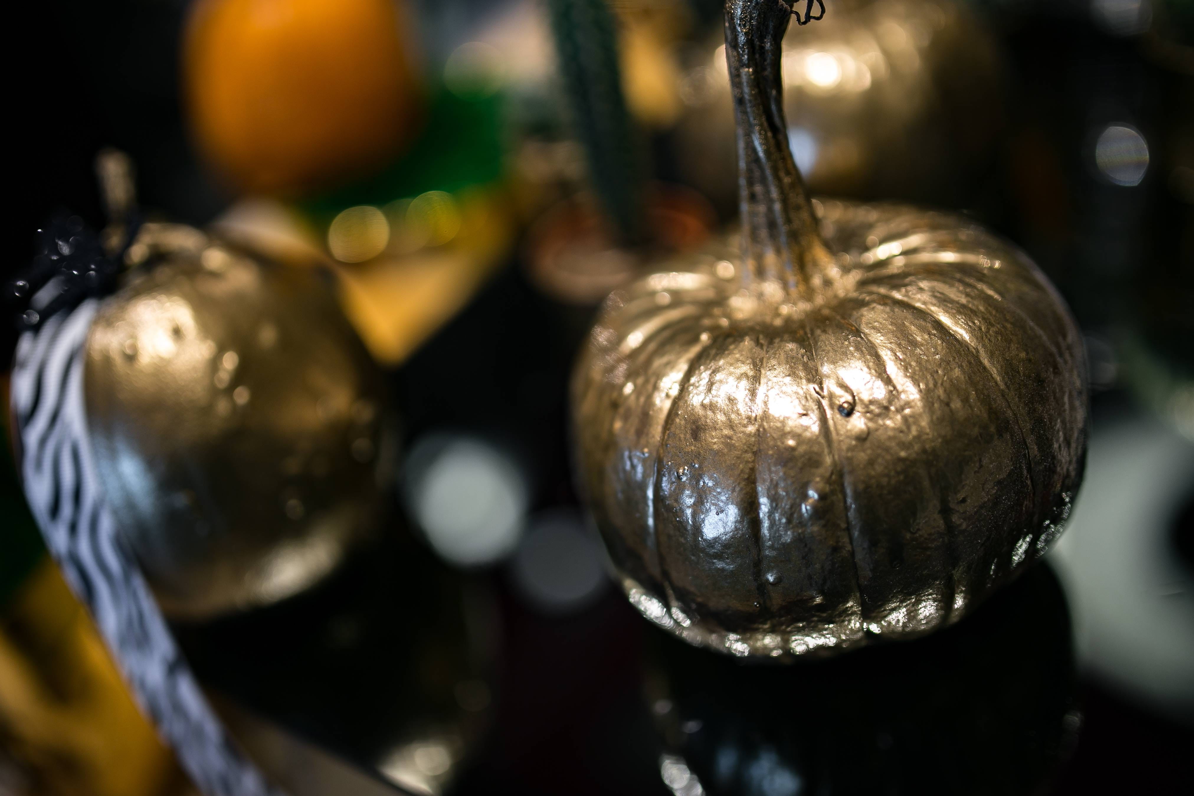 autumn, selective focus, halloween, food, cactus, variation, no people, day, baubles, market, gold, ornaments, indoors, ornamental, healthy eating, close-up, HD Wallpaper