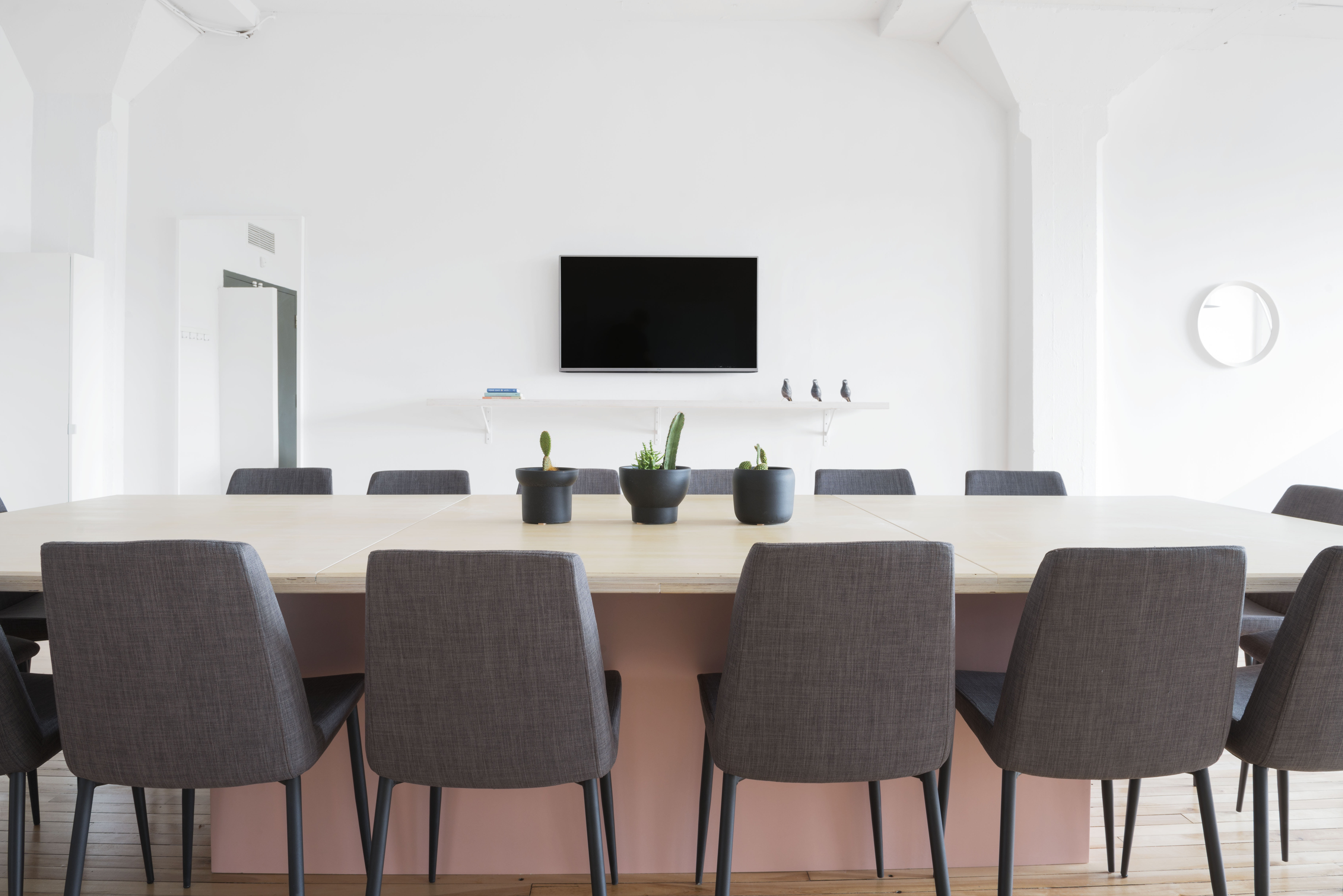modern, flat screen, chair, room, chairs, comfort, dining, plant, cactuses, domestic room, contemporary, flowering plant, monitor, neat, interior design, HD Wallpaper
