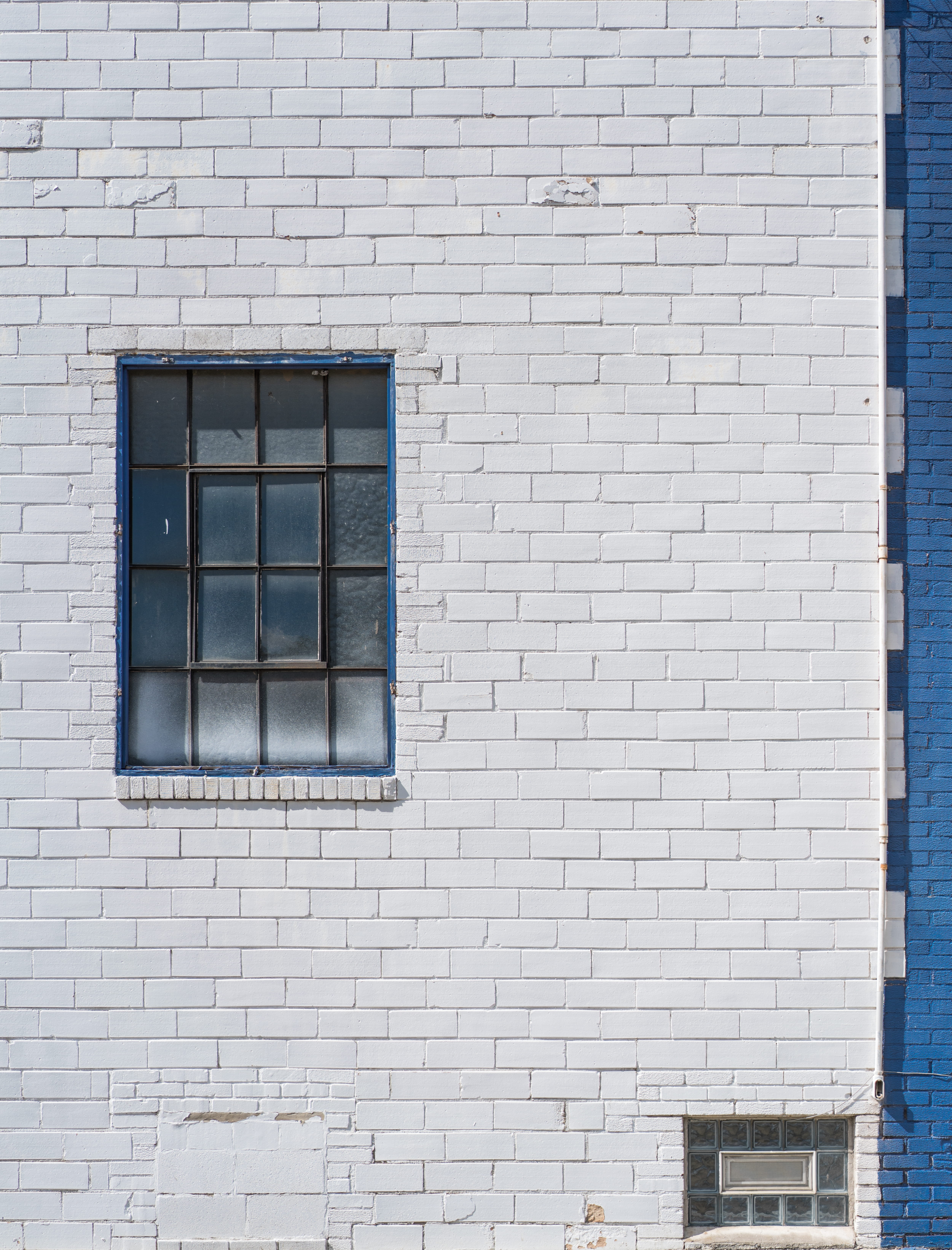 window, clear, white, mirror, outdoors, built structure, metal, low angle view, house, tall, painted, white color, window frame, black, wall - building feature, Phone HD Wallpaper
