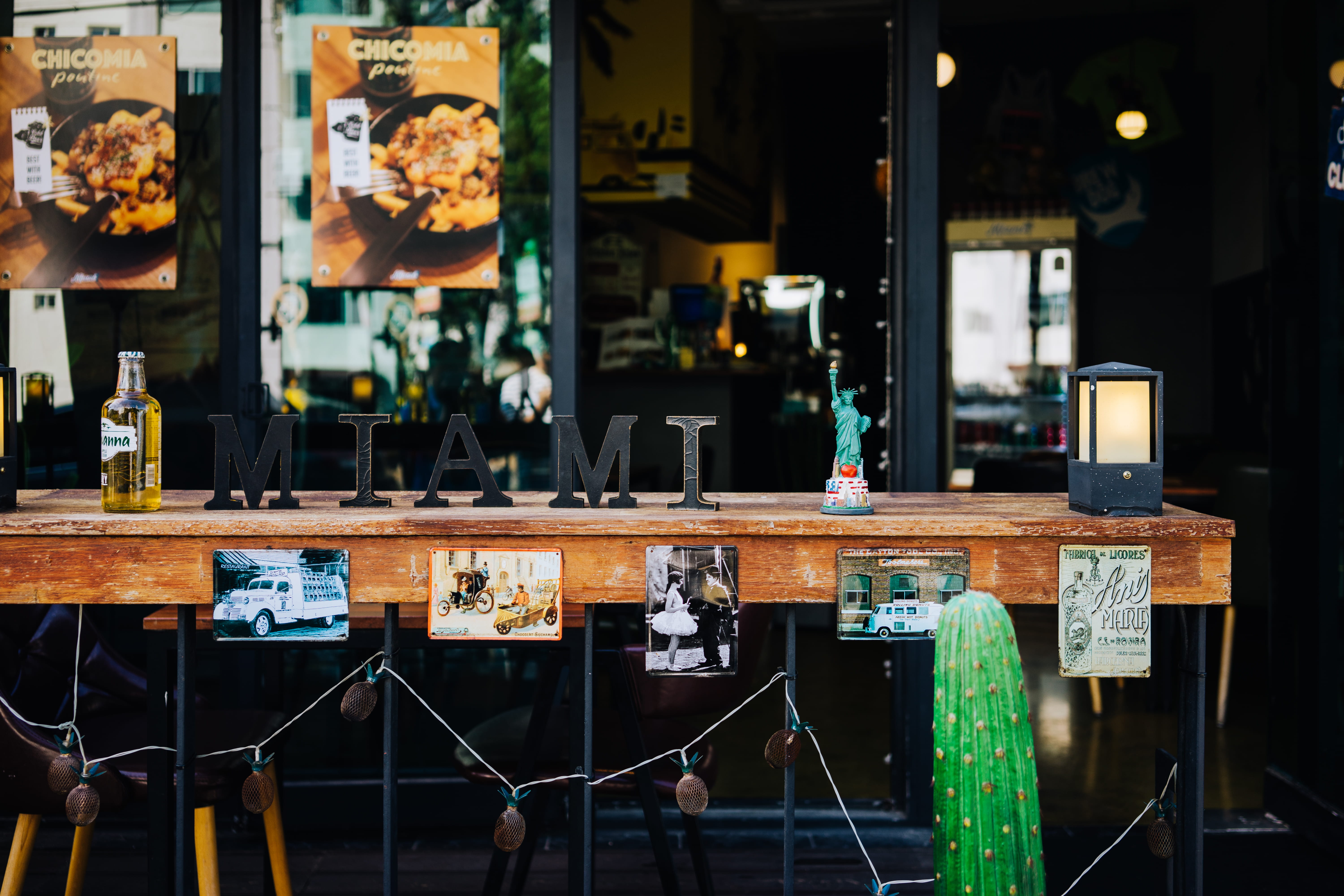 table, store, 서울, wood - Material, drink, 골목길, letter, dark, 한국, bar - Drink Establishment, restaurant, counter, modern, city, pub, indoors, alcohol, black, HD Wallpaper