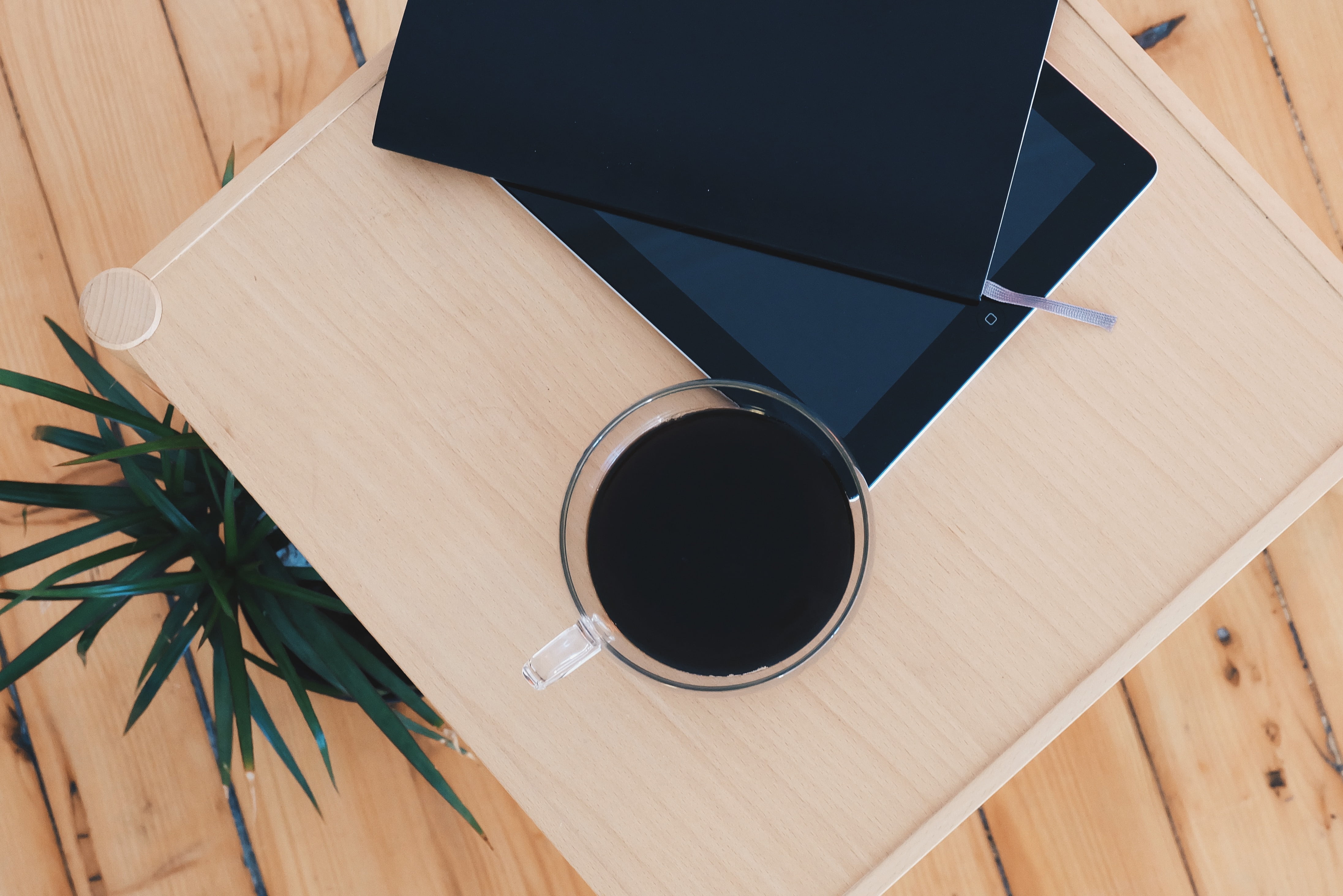 tea, food and drink, wood - material, potted, mug, brown, high angle view, black coffee, living, plant, wood, tablet, design, flooring, refreshment, wood grain, HD Wallpaper