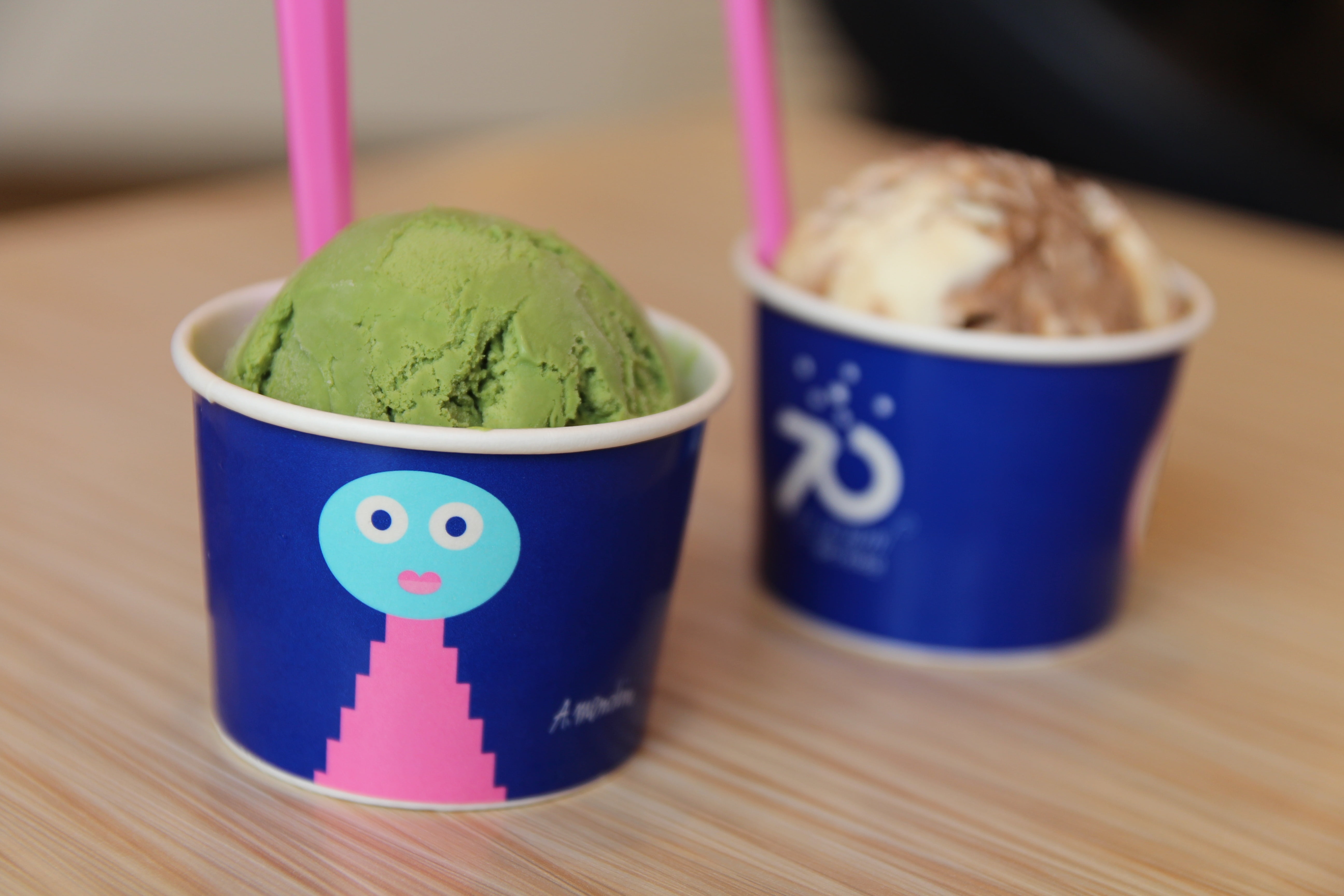 baskin robbins, green tea, wood - material, hot drink, dessert, wooden, tea cup, blue, sweet, food and drink, tea - hot drink, brown, 5K, matcha tea, cream, HD Wallpaper