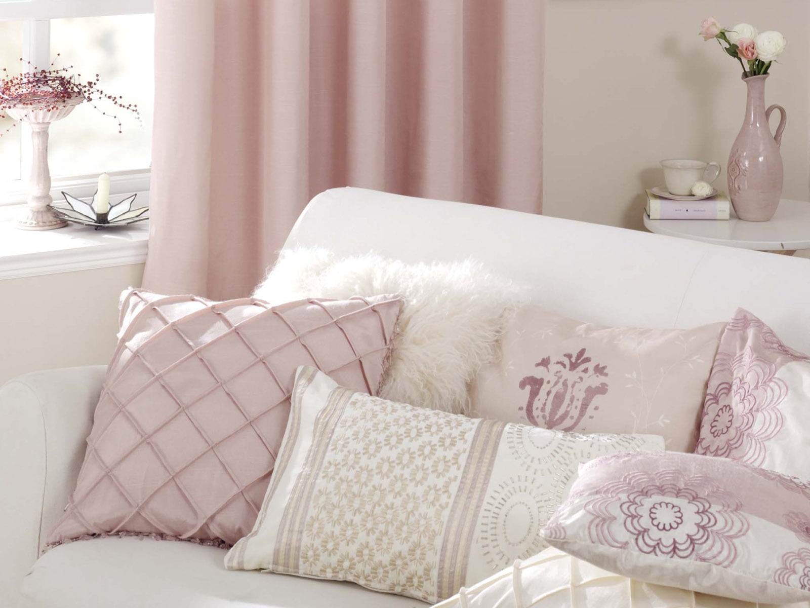 absence, domestic room, pink, stuffed, three, comfortable, bedroom, home interior, indoors, light, bed, luxury, electric lamp, no people, floral pattern, HD Wallpaper