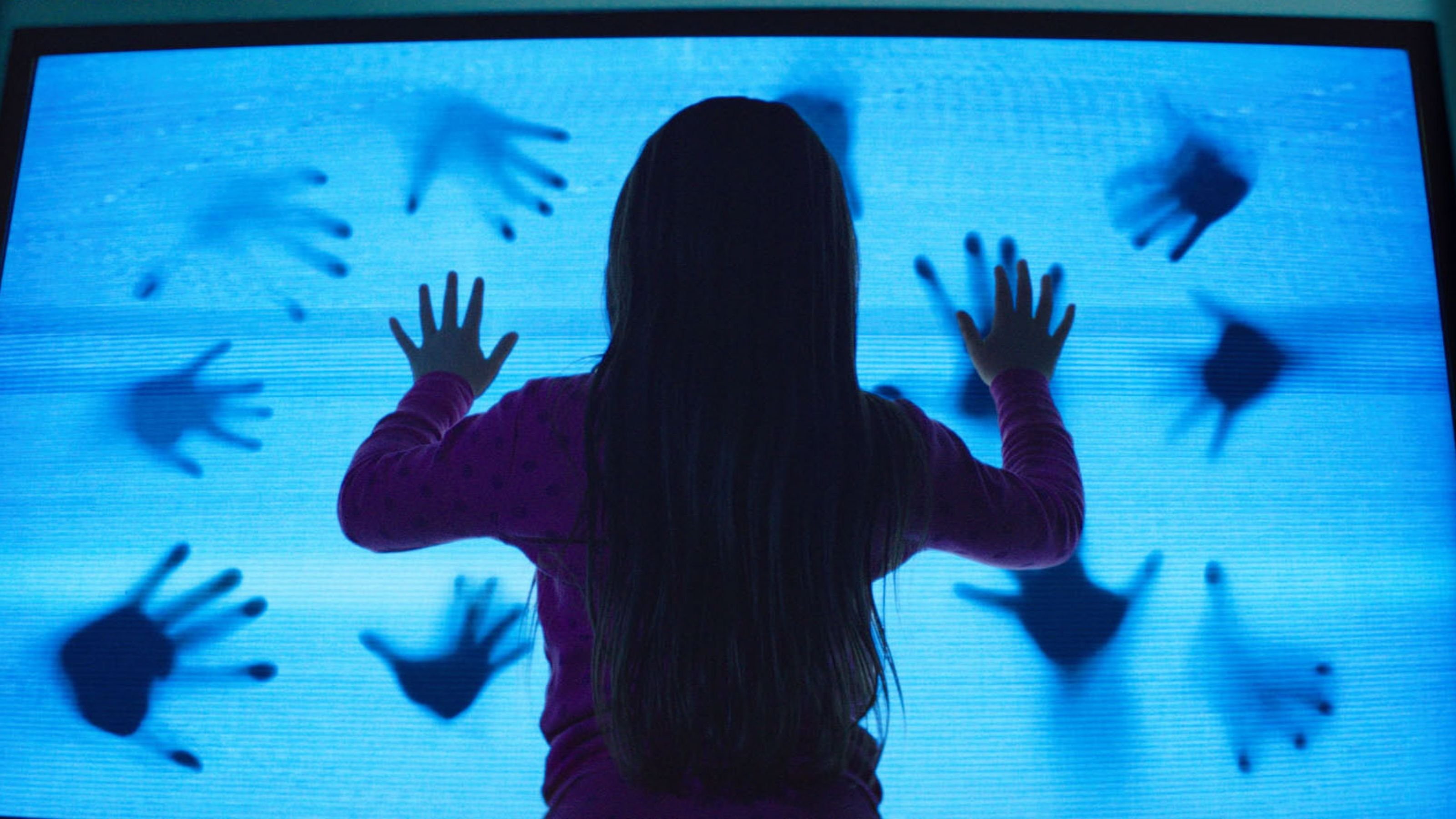 poltergeist, animals in captivity, nature, thriller, women, 2K, silhouette, Dark, indoors, hand raised, blue, human body part, aquarium, hairstyle, tank, HD Wallpaper
