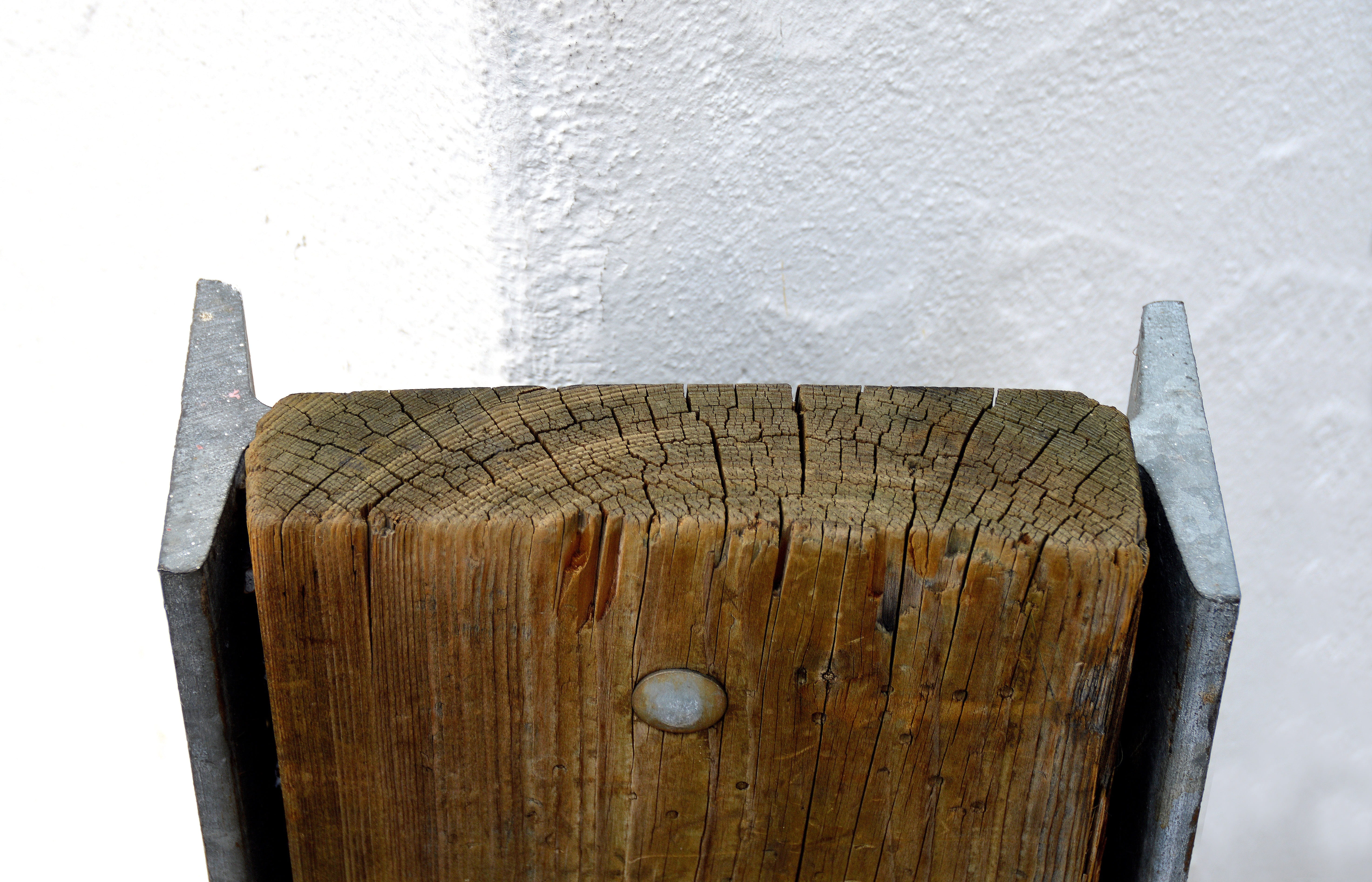pattern, old-fashioned, Poller, work tool, wall - building feature, 5K, Protection, iron, plaster, entity, road, no people, metal, wooden beams, old, Limit, HD Wallpaper