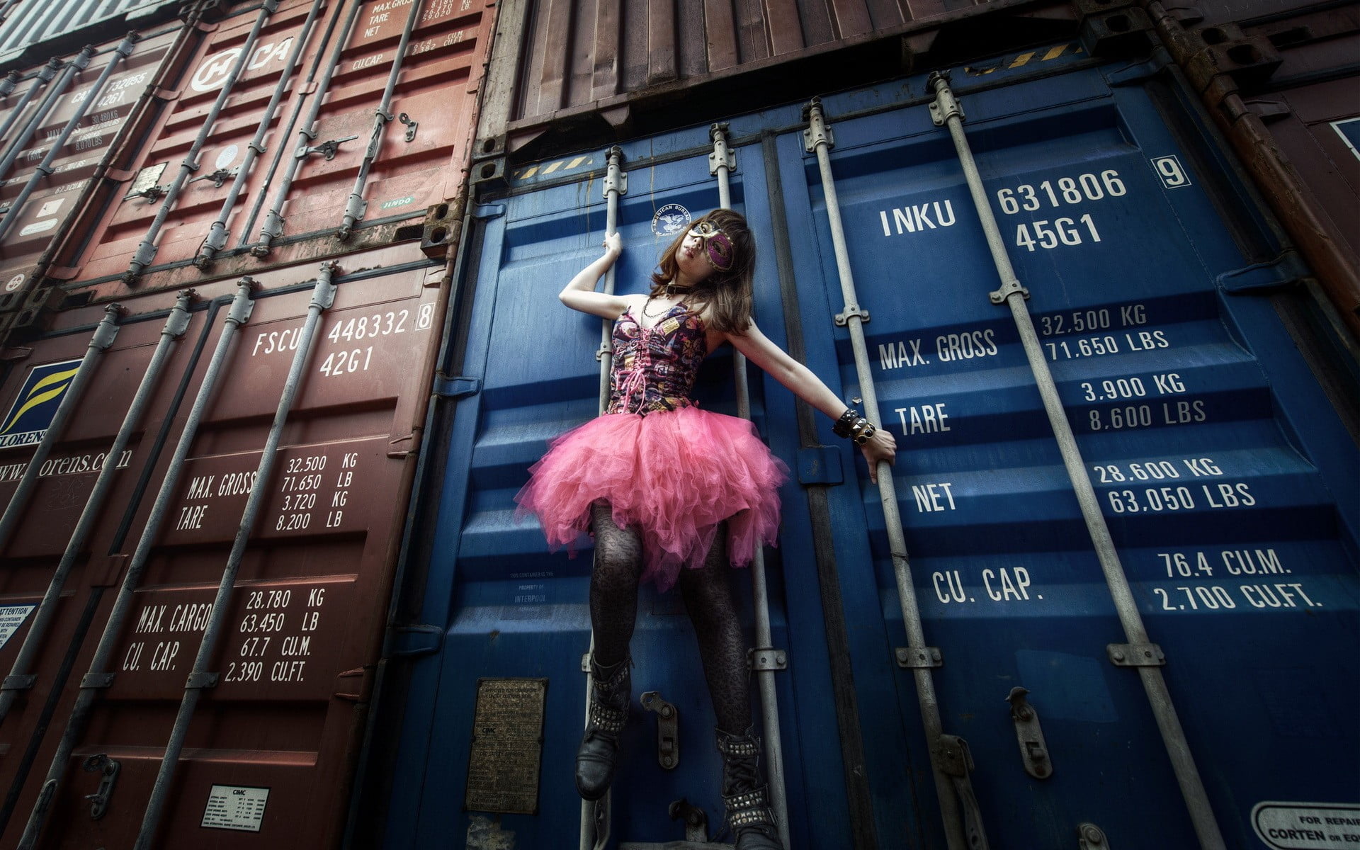 full length, built structure, non-western script, women, fashion, day, arts culture and entertainment, container, script, building exterior, representation, HD Wallpaper