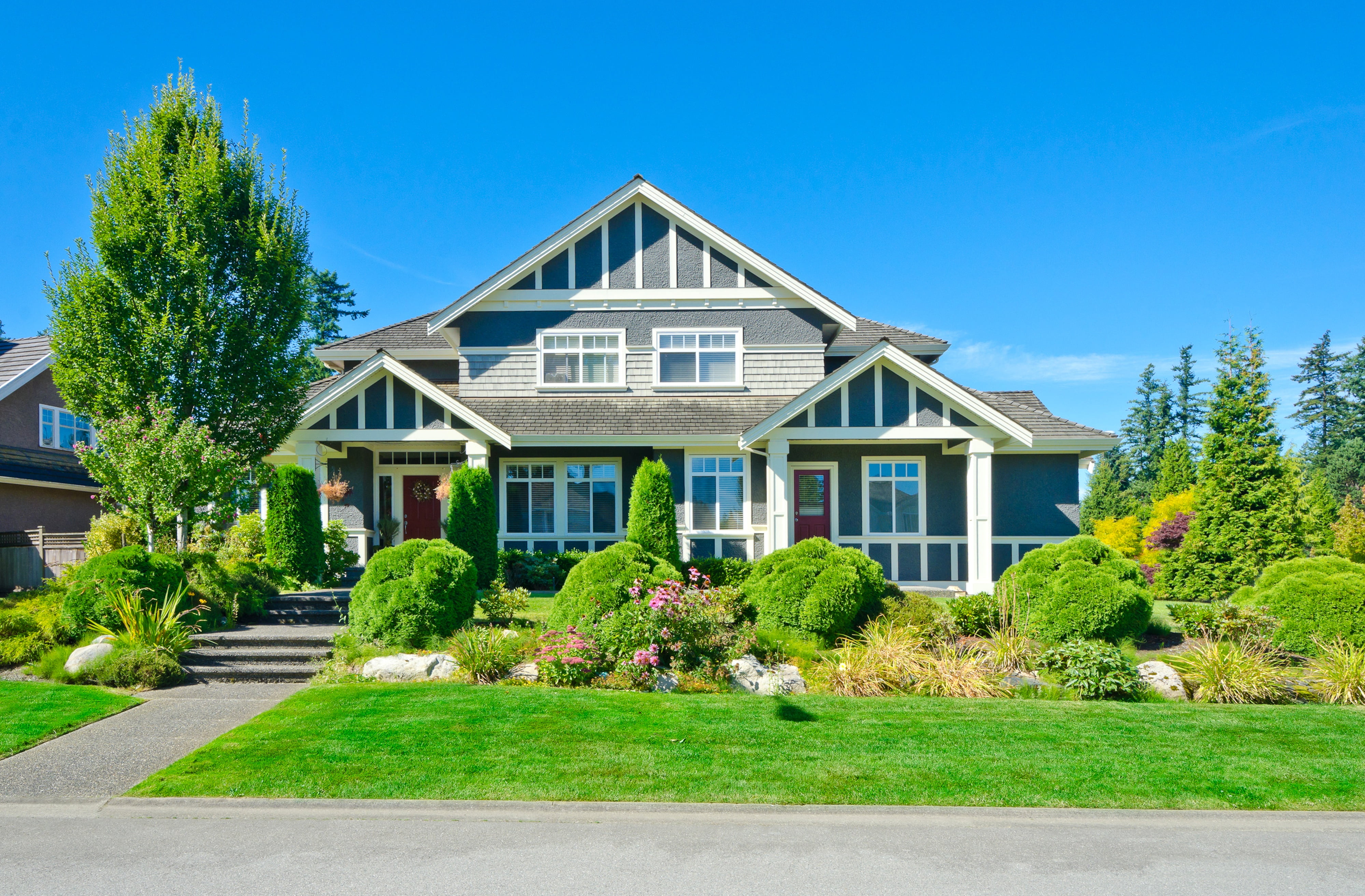 hedge, luxury, day, grass, plant, footpath, nature, blue, the sun, built structure, architecture, 4K, road, residential district, trees, design, outdoors, HD Wallpaper