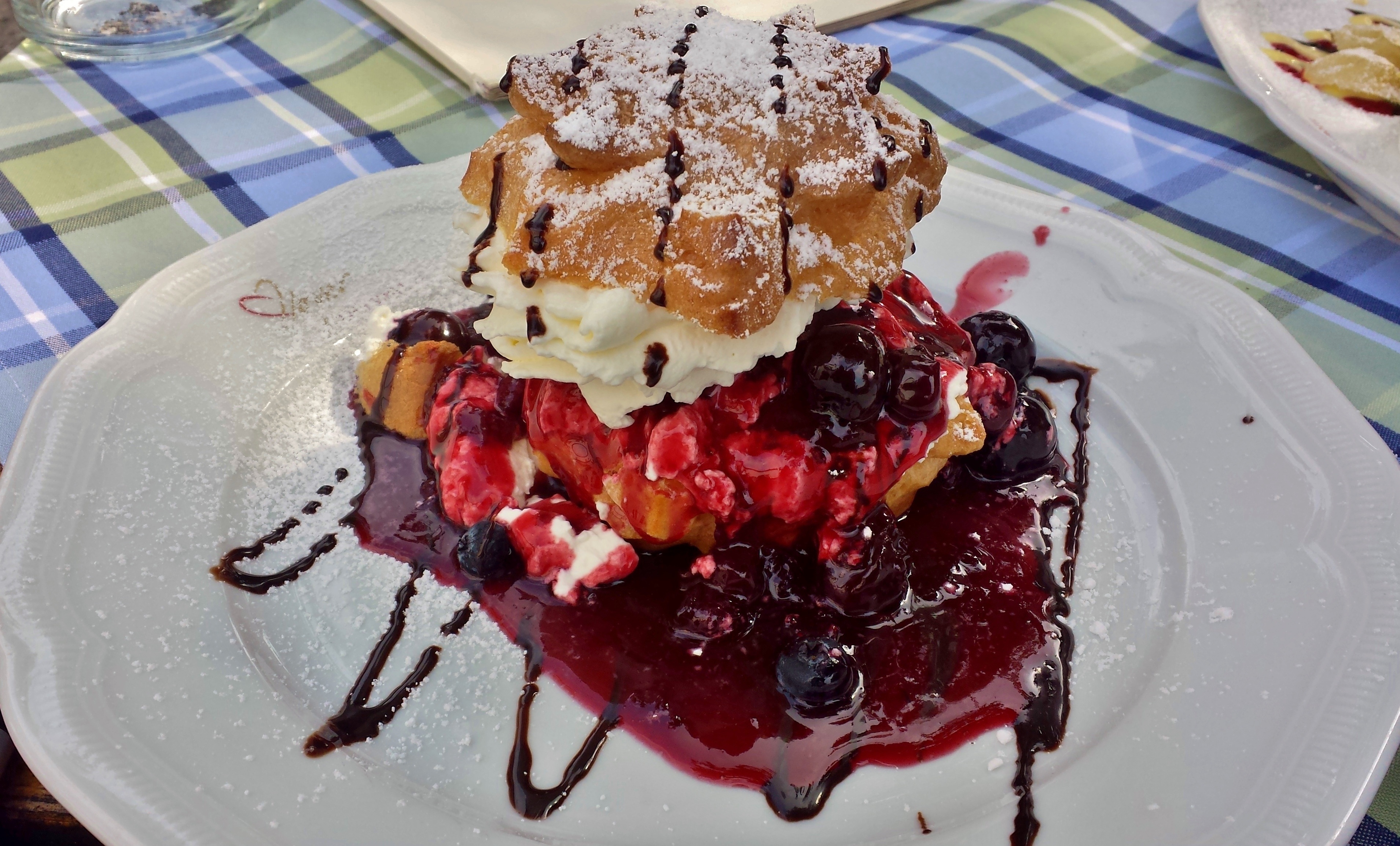 indulgence, temptation, food, plate, white, delicious sweets, fruit, cream puff, cake, serving size, dessert, food styling, whipped cream, sweet Food, sweet, HD Wallpaper
