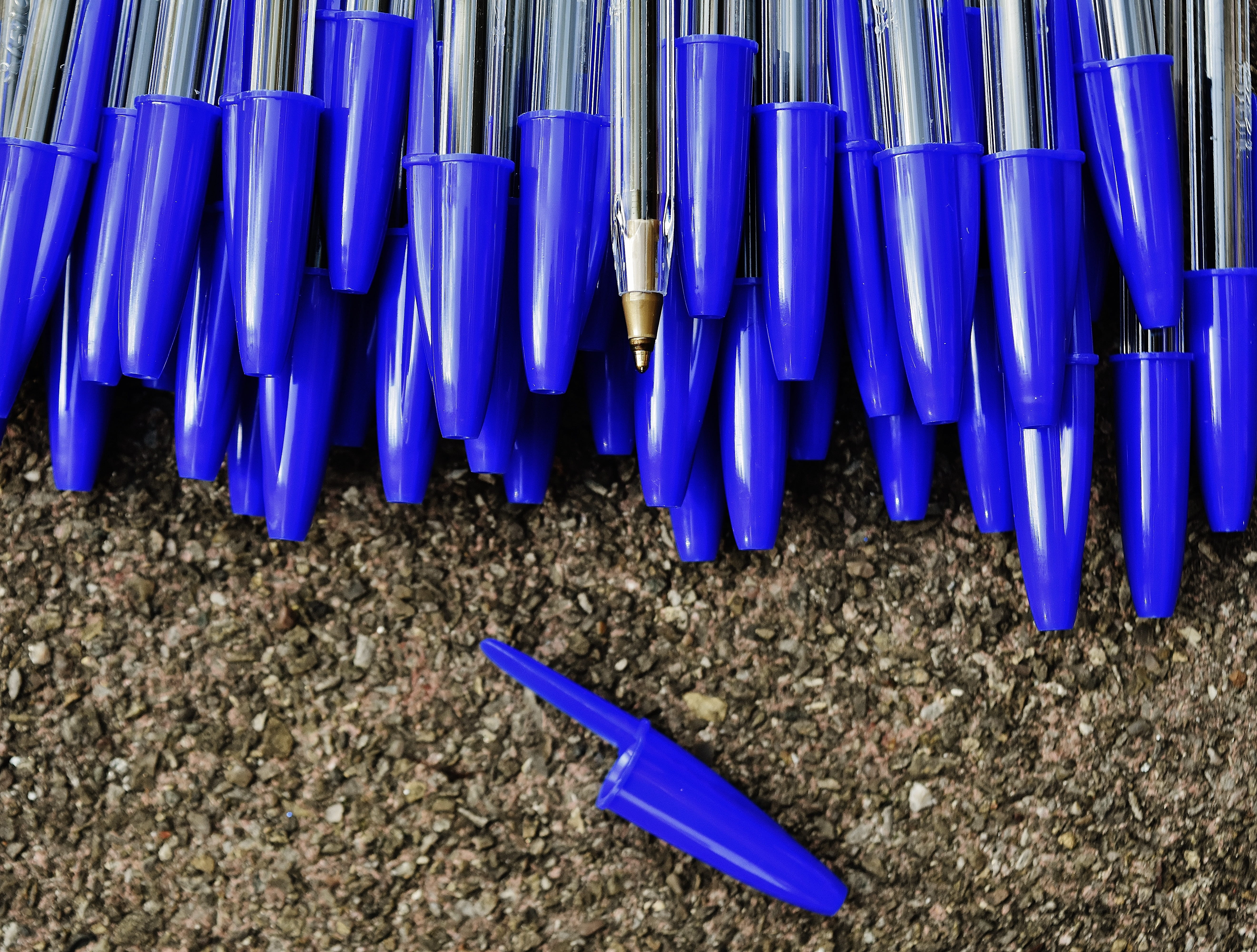 office accessories, architecture, plastic, office supplies, pen, high angle view, abundance, day, writing implement, color, blue, leave, office, side by side, HD Wallpaper