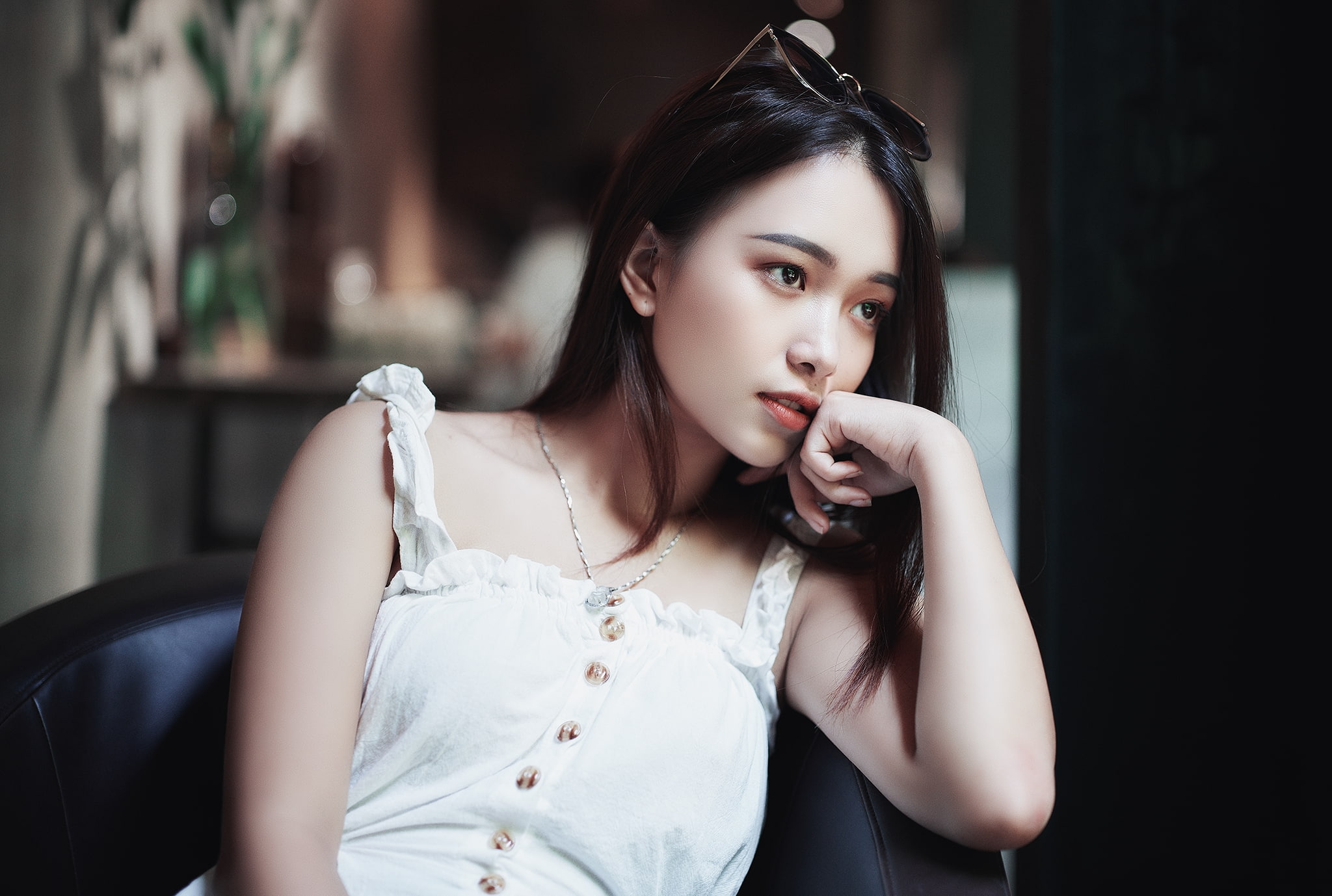 Asian, 1080P, necklace, women, model, brunette, sunglasses, women indoors, looking into the distance, HD Wallpaper