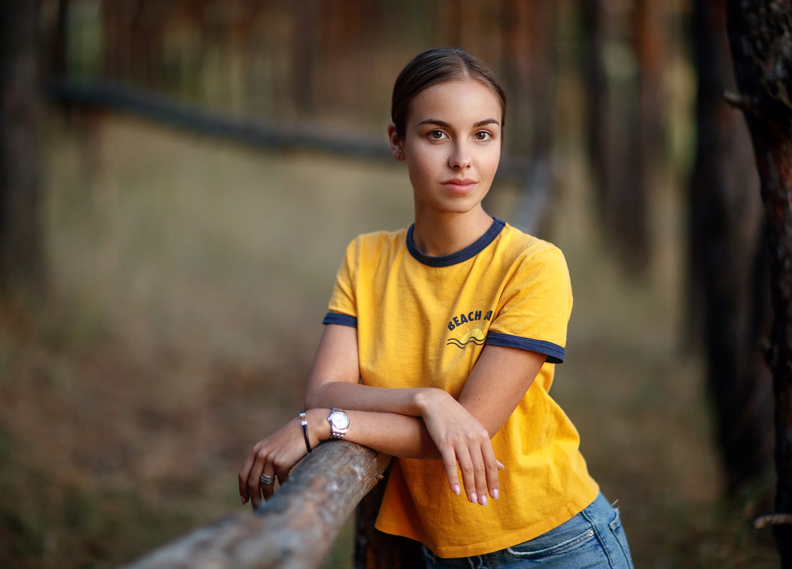 model, brown hair, background, 2K, Sergey Sorokin, nature, portrait, makeup, pose, look, bokeh, pole, jeans, Mike, hairstyle, HD Wallpaper