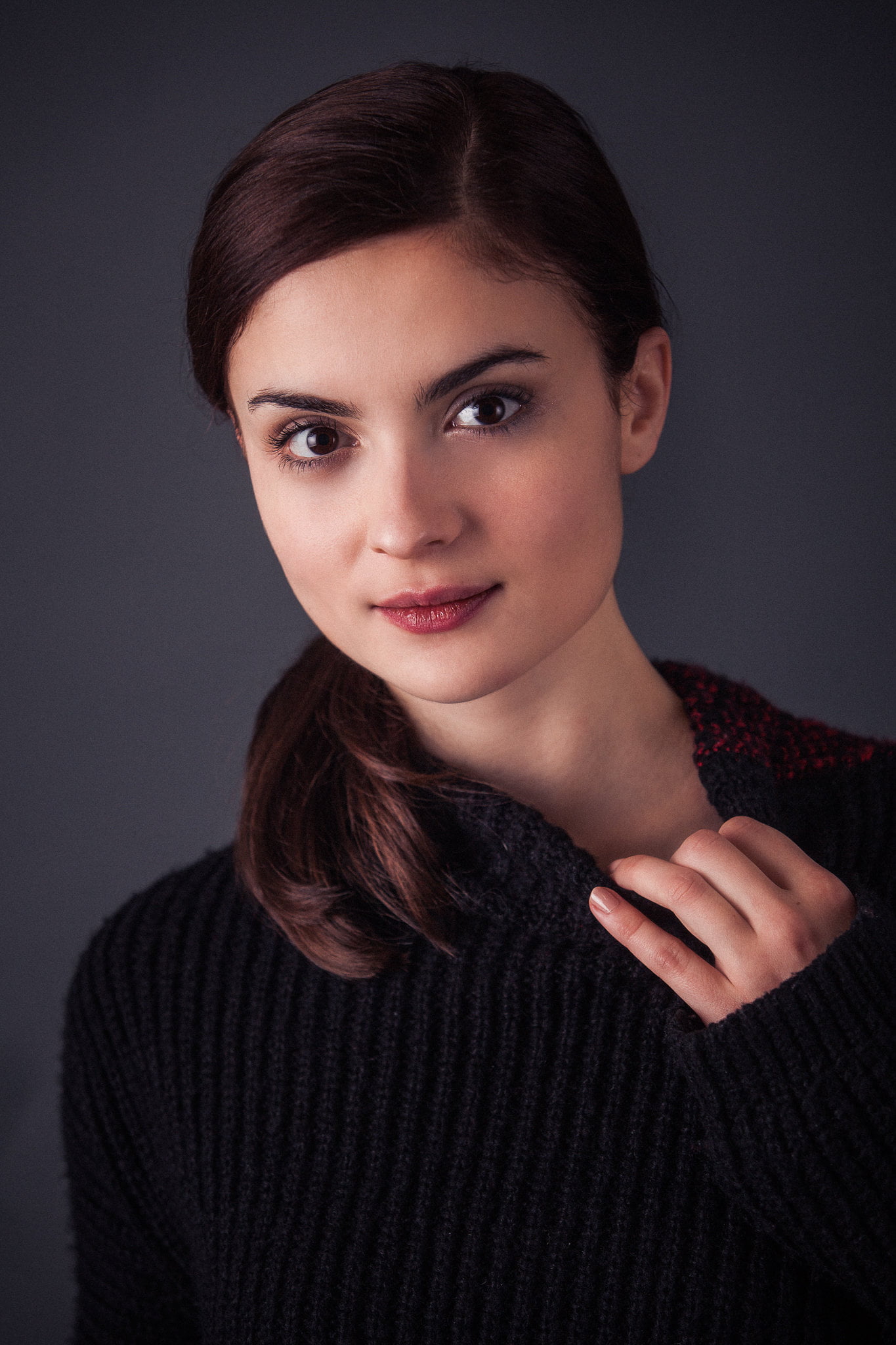 portrait display, gray, portrait, studio shot, Eva Josefíková, hair, face, indoors, hands, one person, brown eyes, headshot, beautiful woman, adult, elegance, Phone HD Wallpaper
