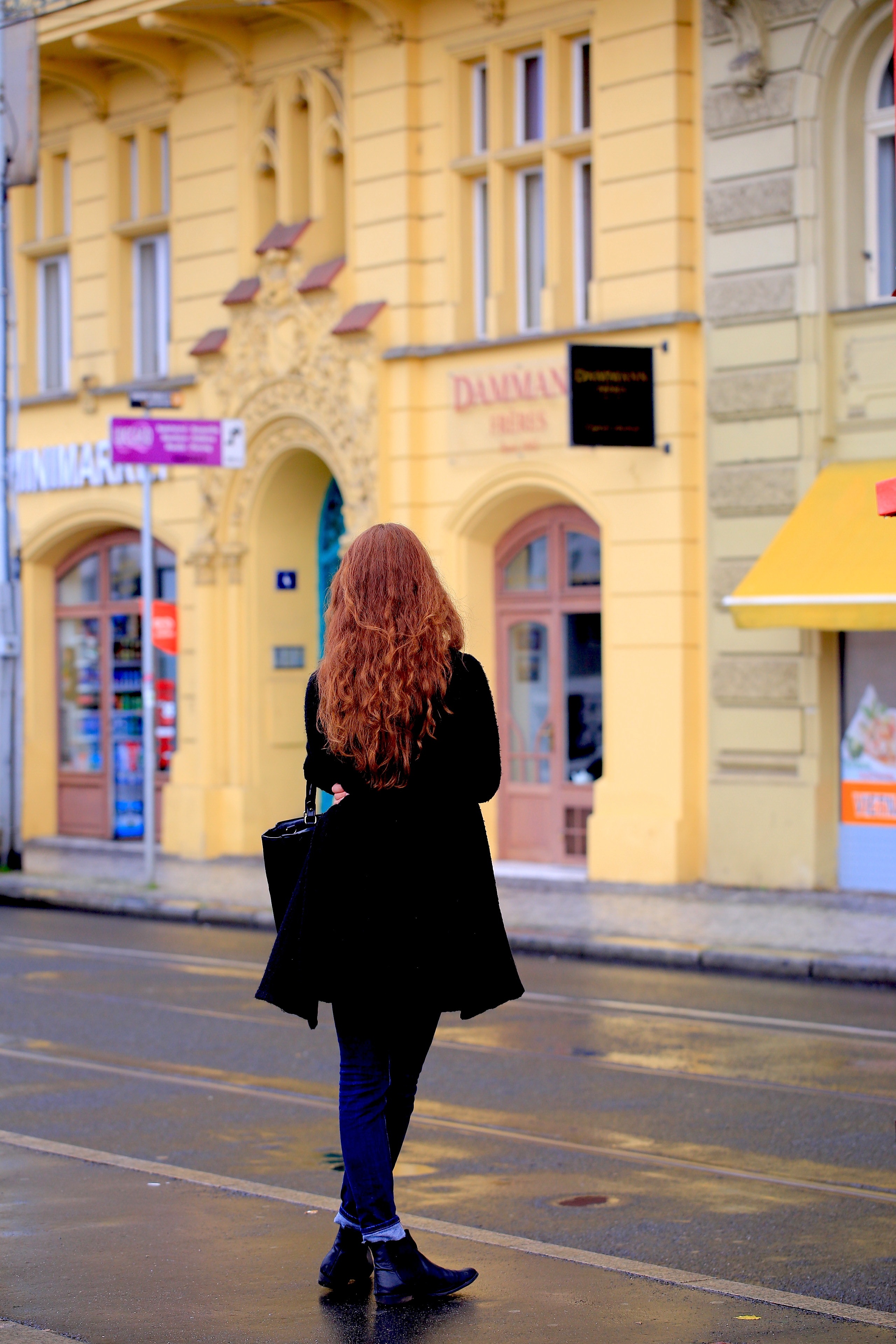 city, beside, built structure, architecture, 4K, warm clothing, woman, back, hair, urban Scene, lifestyles, building, waiting, adult, hairstyle, full length, Phone HD Wallpaper
