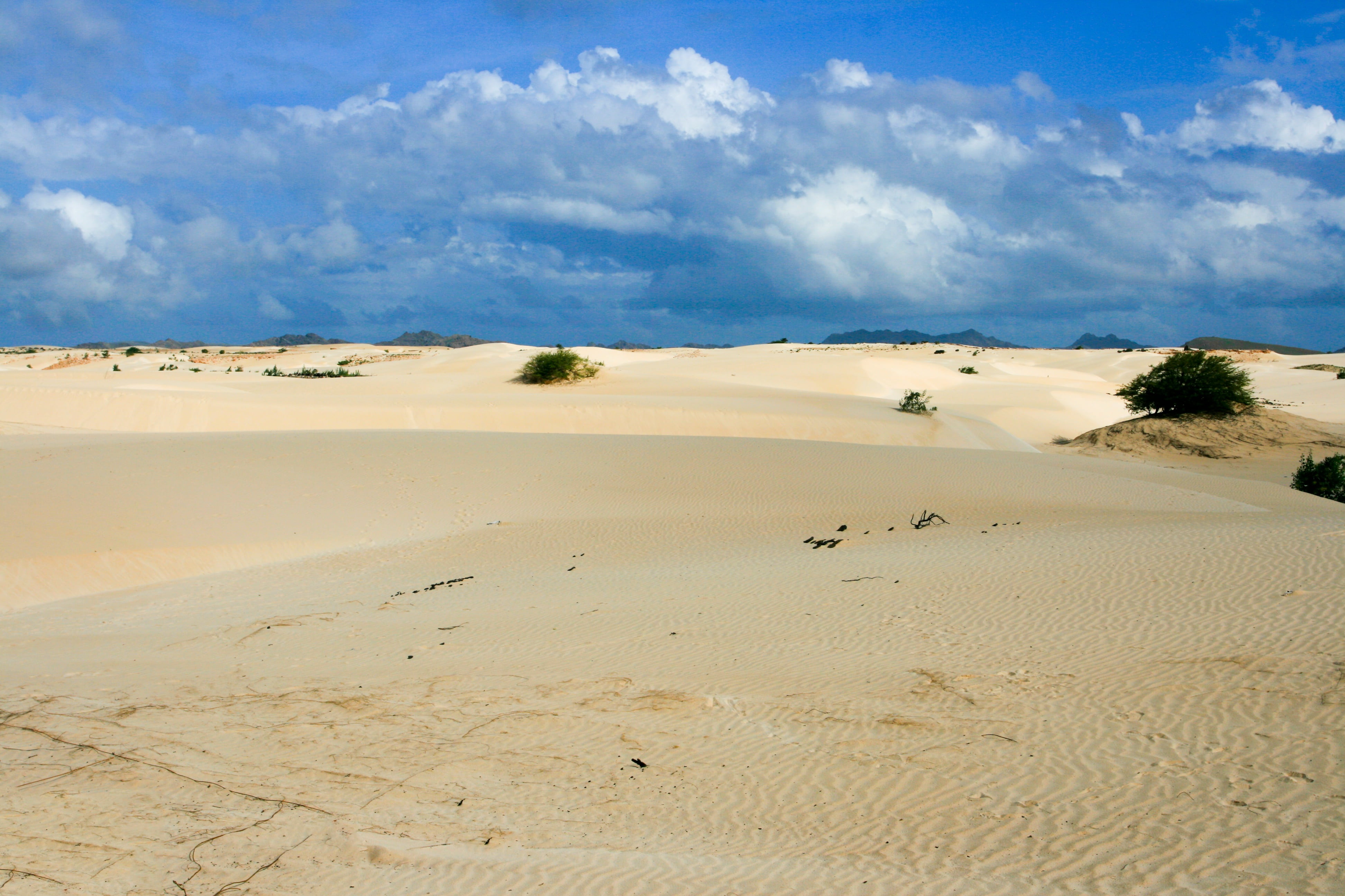 arid climate, desert, 4K, cloud - sky, semi-arid, sand dune, no people, tranquility, blue, scenics - nature, beauty in nature, cloudy, cape verde island, HD Wallpaper