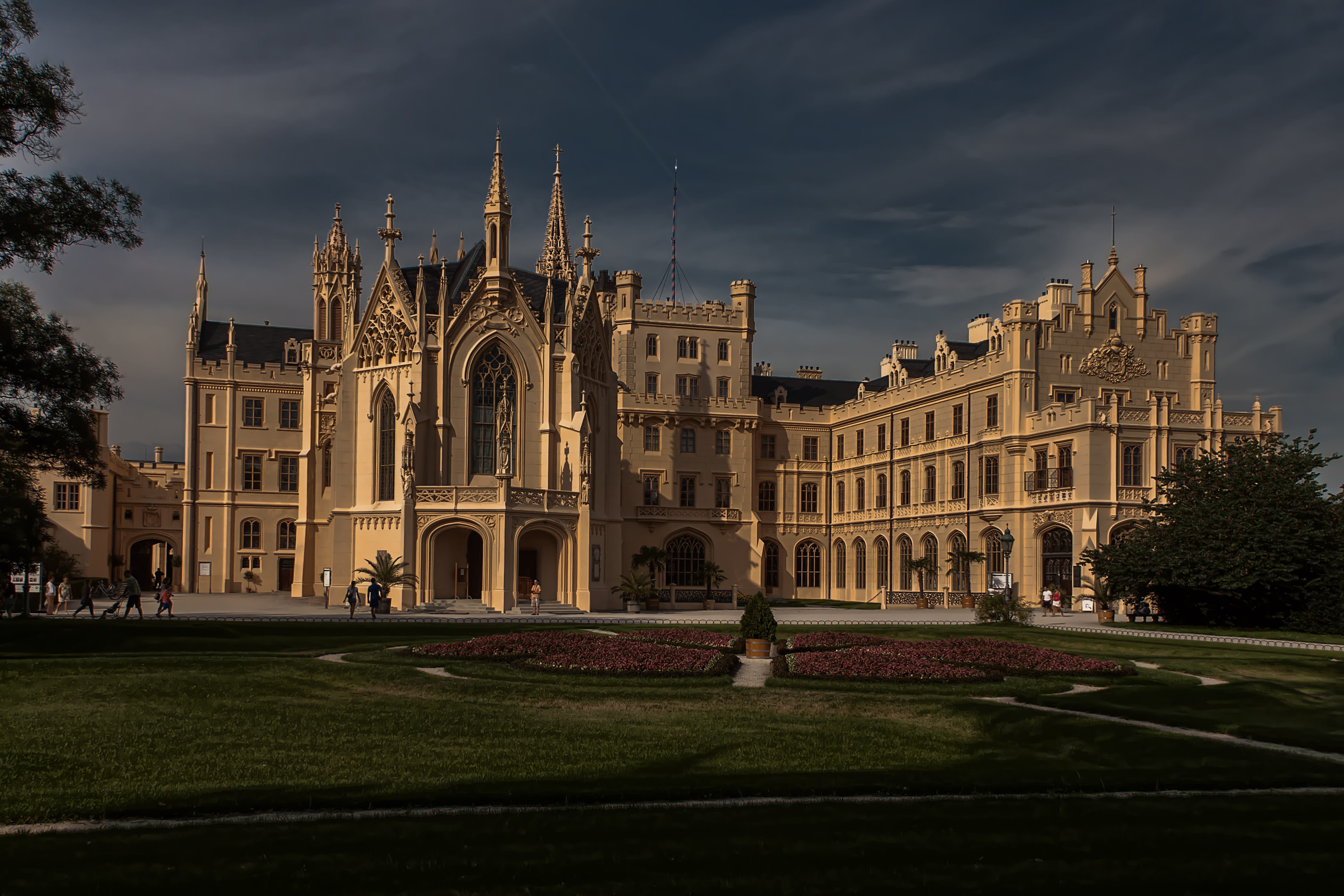 building, religion, sky, facade, czech republic, gothic, incidental people, day, plant, nature, 4K, historical monument, fridge, cloud - sky, lock, the past, HD Wallpaper
