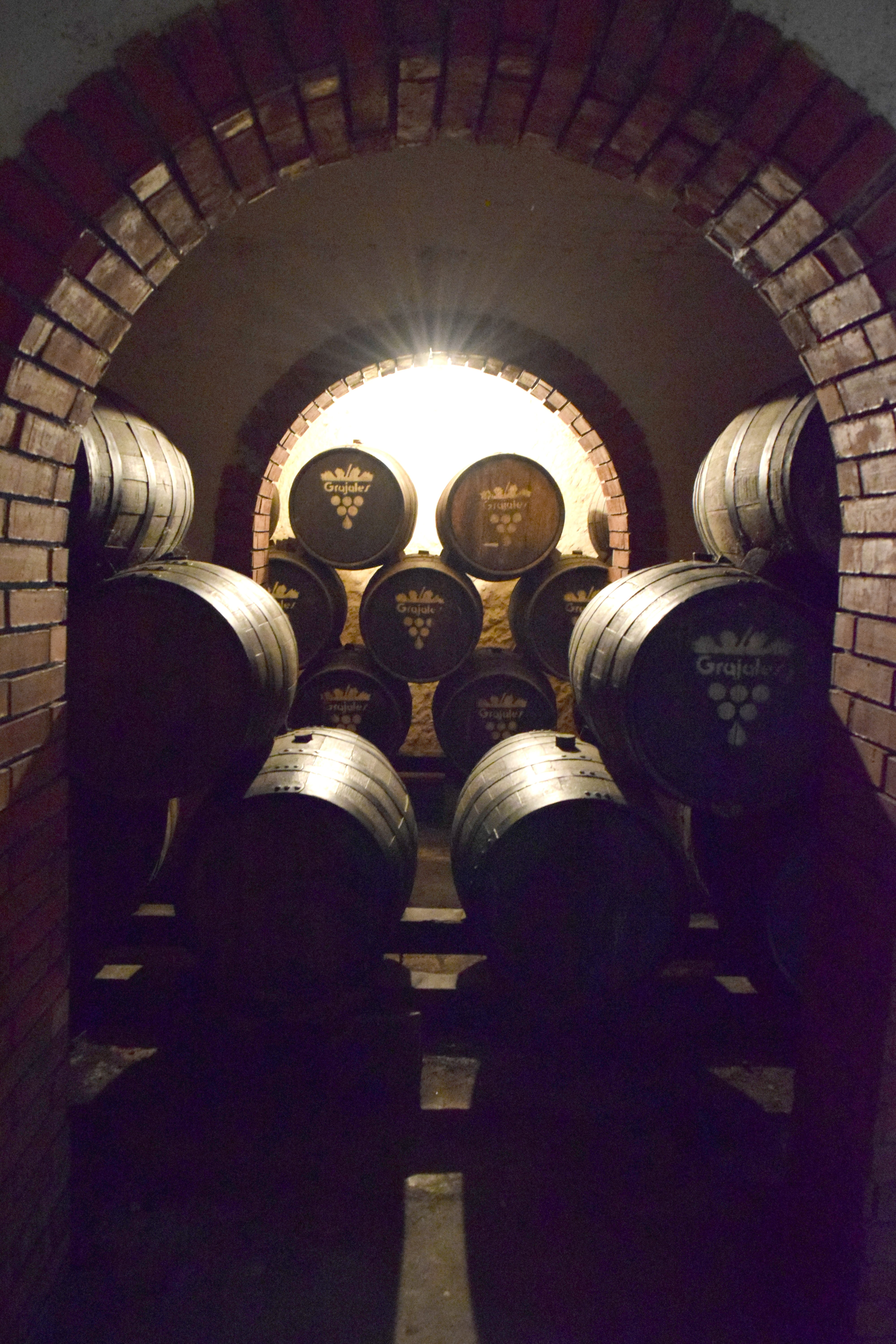 colombia, day, pattern, arch, Barrels, aging, low angle view, architectural column, art and craft, liquor, architecture, barrel, no people, illuminated, Phone HD Wallpaper