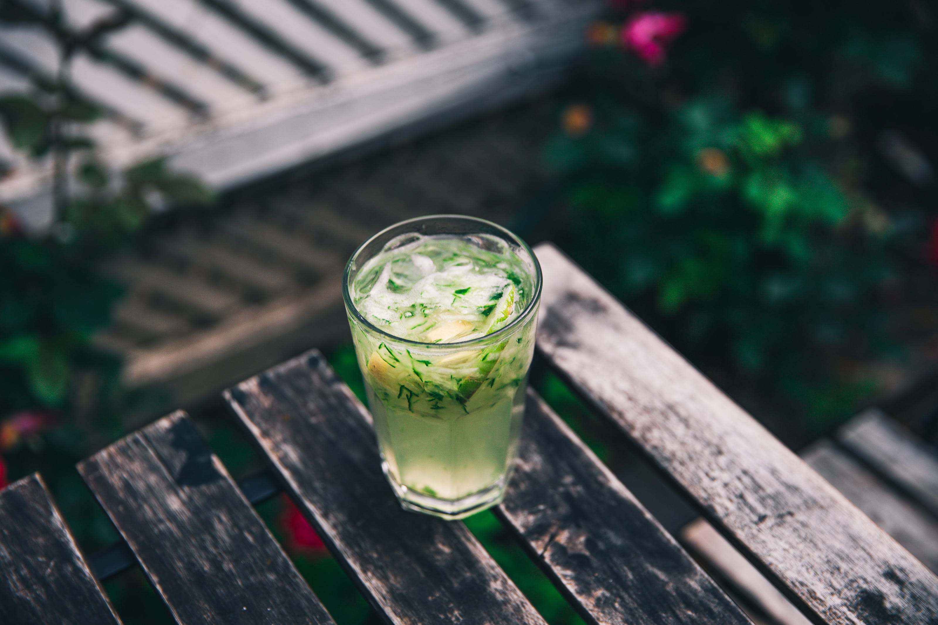 alcohol, water, focus on foreground, table, summer, citrus fruit, food, gourmet, refreshing, cucumber, refreshment, 2K, outdoors, served, natural, cold temperature, HD Wallpaper