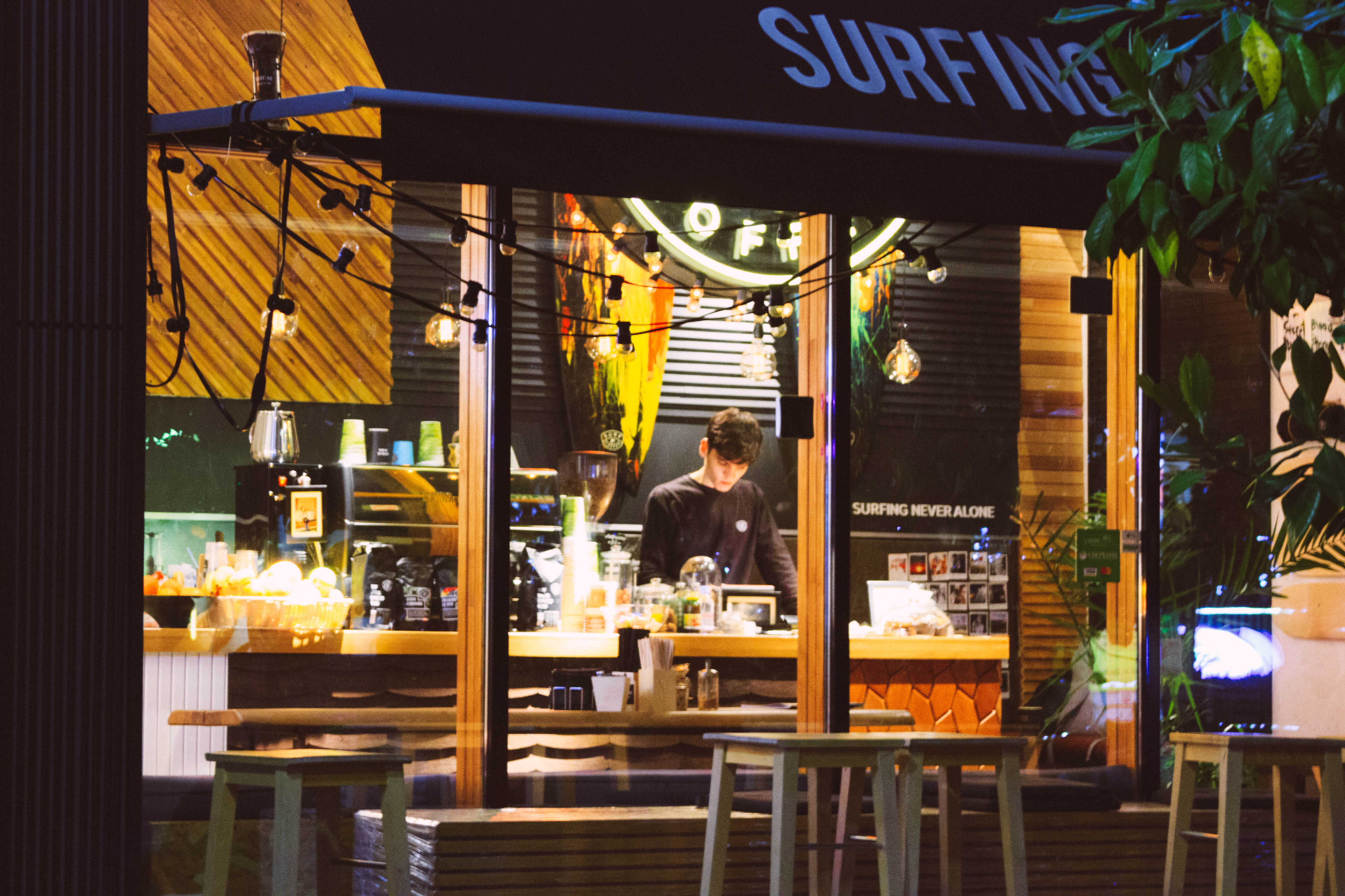 young adult, urban, man, one person, standing, 5K, service, coffee shop, chairs, restaurant, city, wearing, black, bar counter, adult, bar - drink establishment, HD Wallpaper