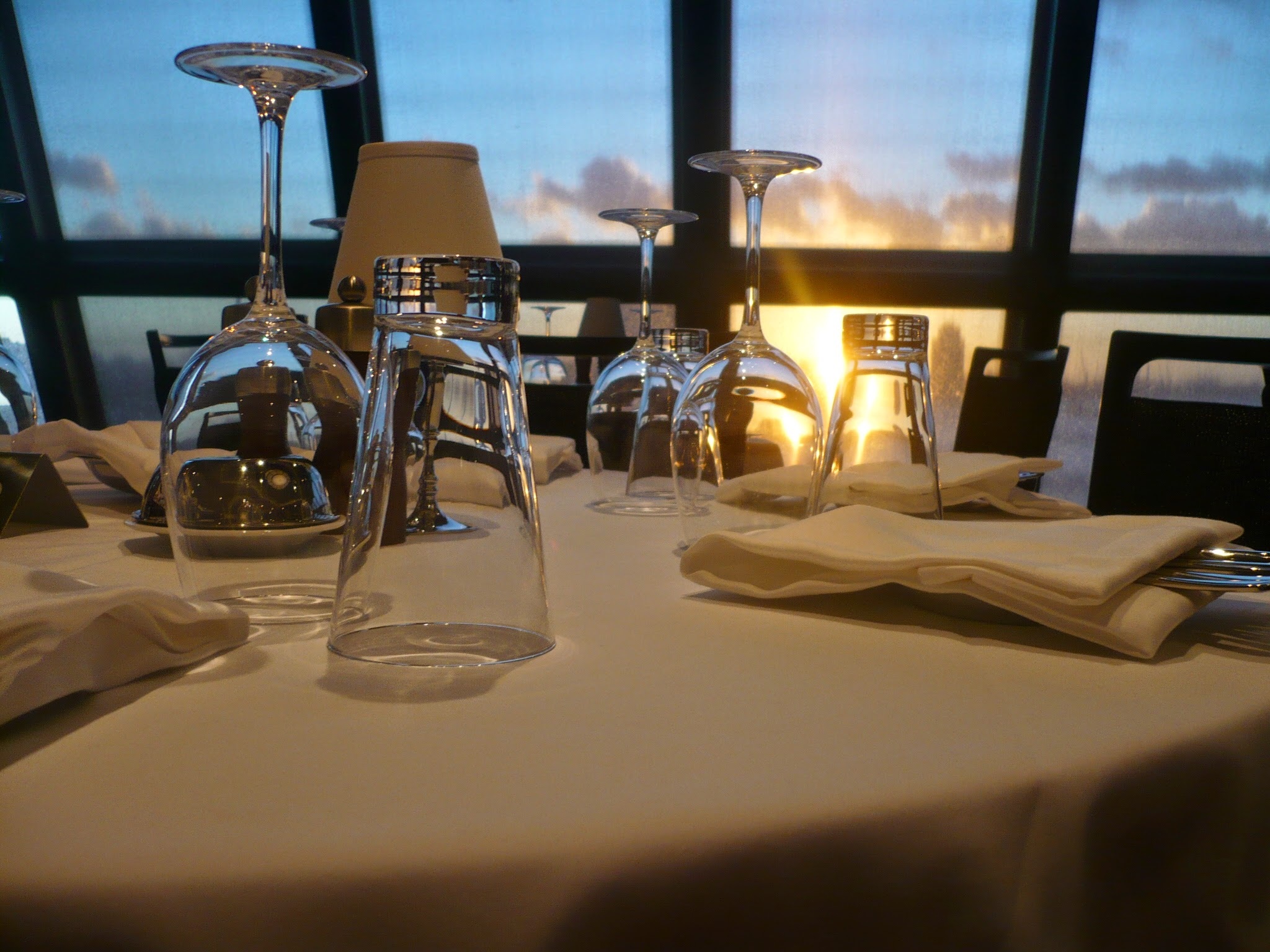 household equipment, restaurant, travel, furniture, lichtspiel, hour, business, sun reflection, window, chair, upside, eat, setting, cruise ship, fine, HD Wallpaper
