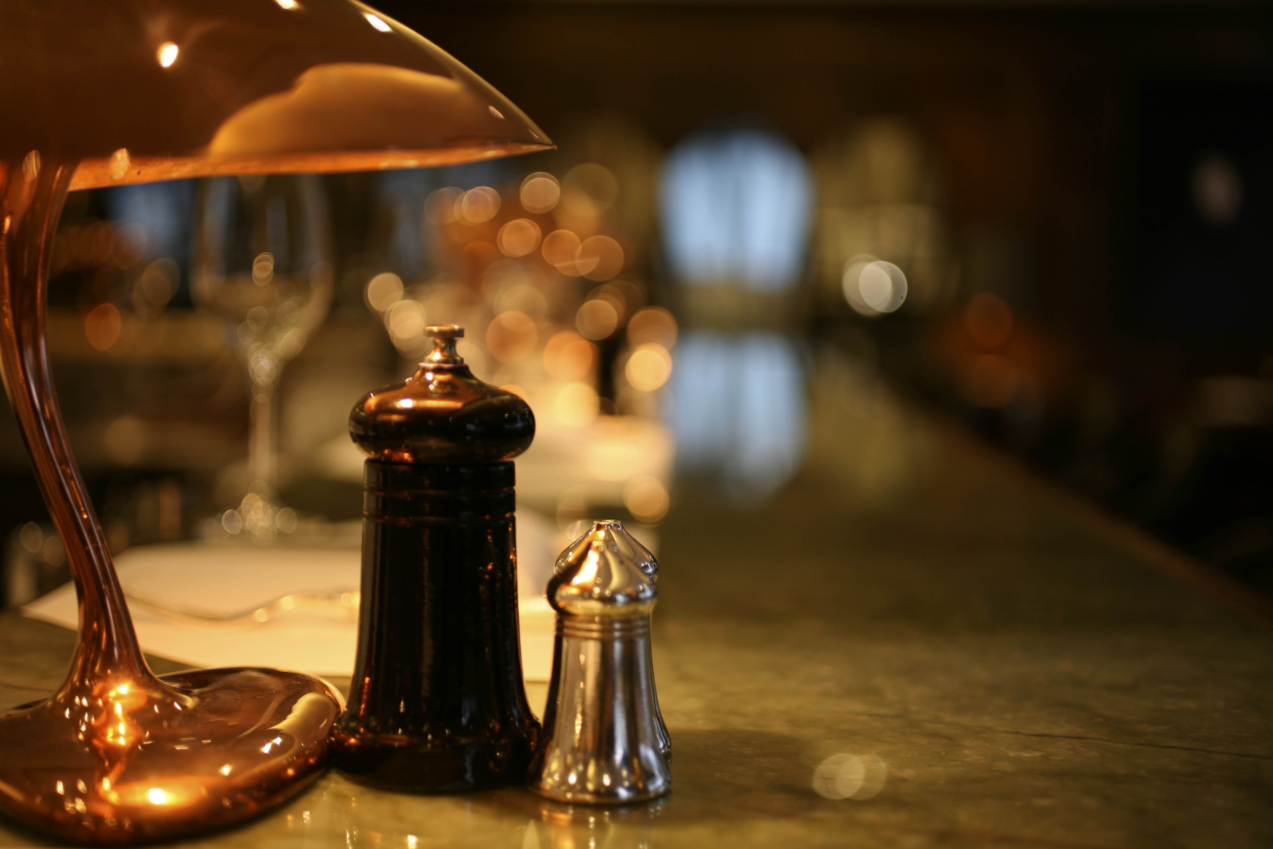 fine dining, waitresses, silver, Bar, close up, containers, 4K, condiments, glasses, waiters, brown, able, barman, Caprice, place setting, Restaurant, HD Wallpaper