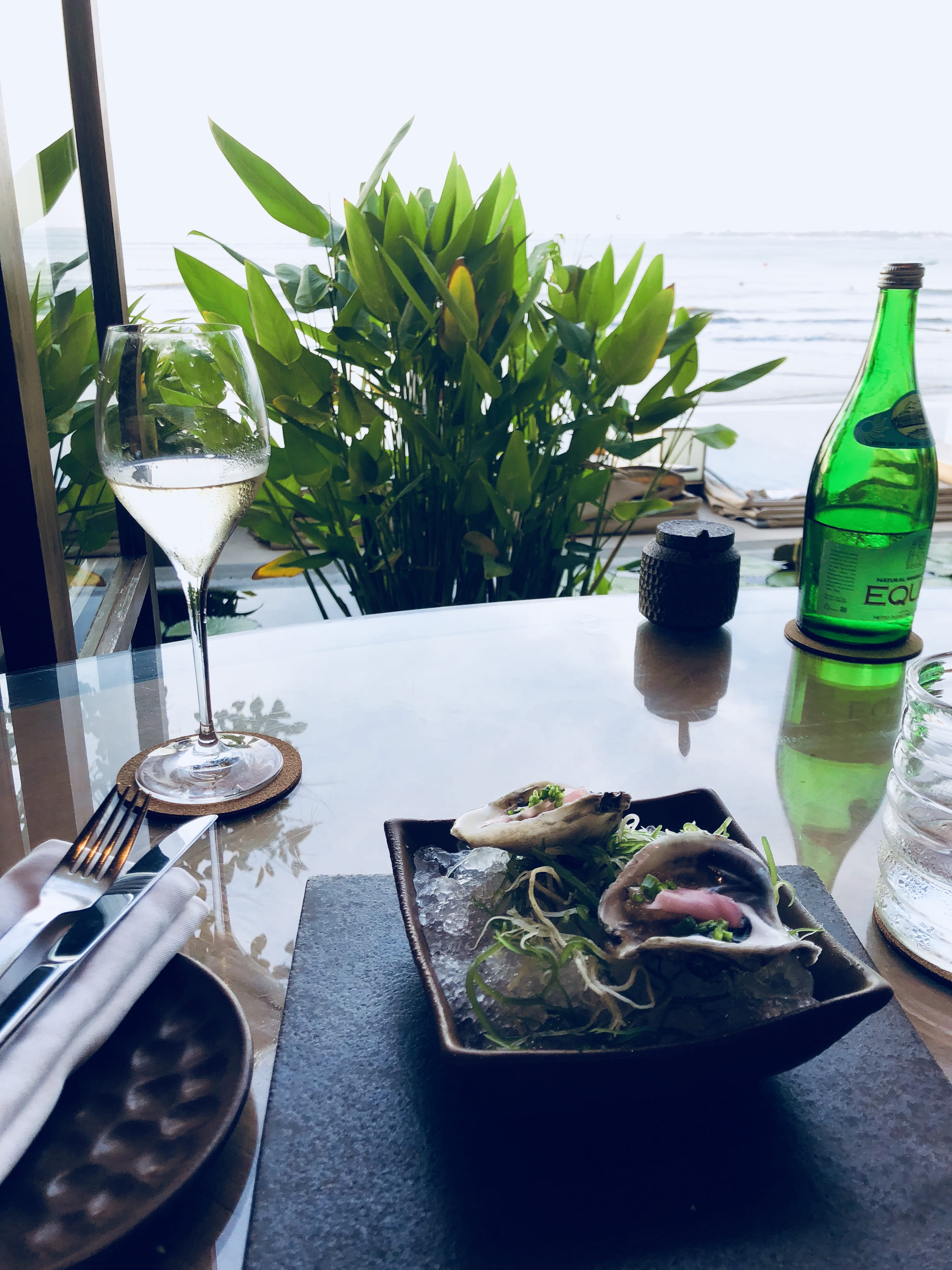 meal, 4K, close-up, restaurant, no people, still life, liquor, refreshment, alcohol, ceramic, household equipment, bottle, fancy, glass, plate, table, Phone HD Wallpaper