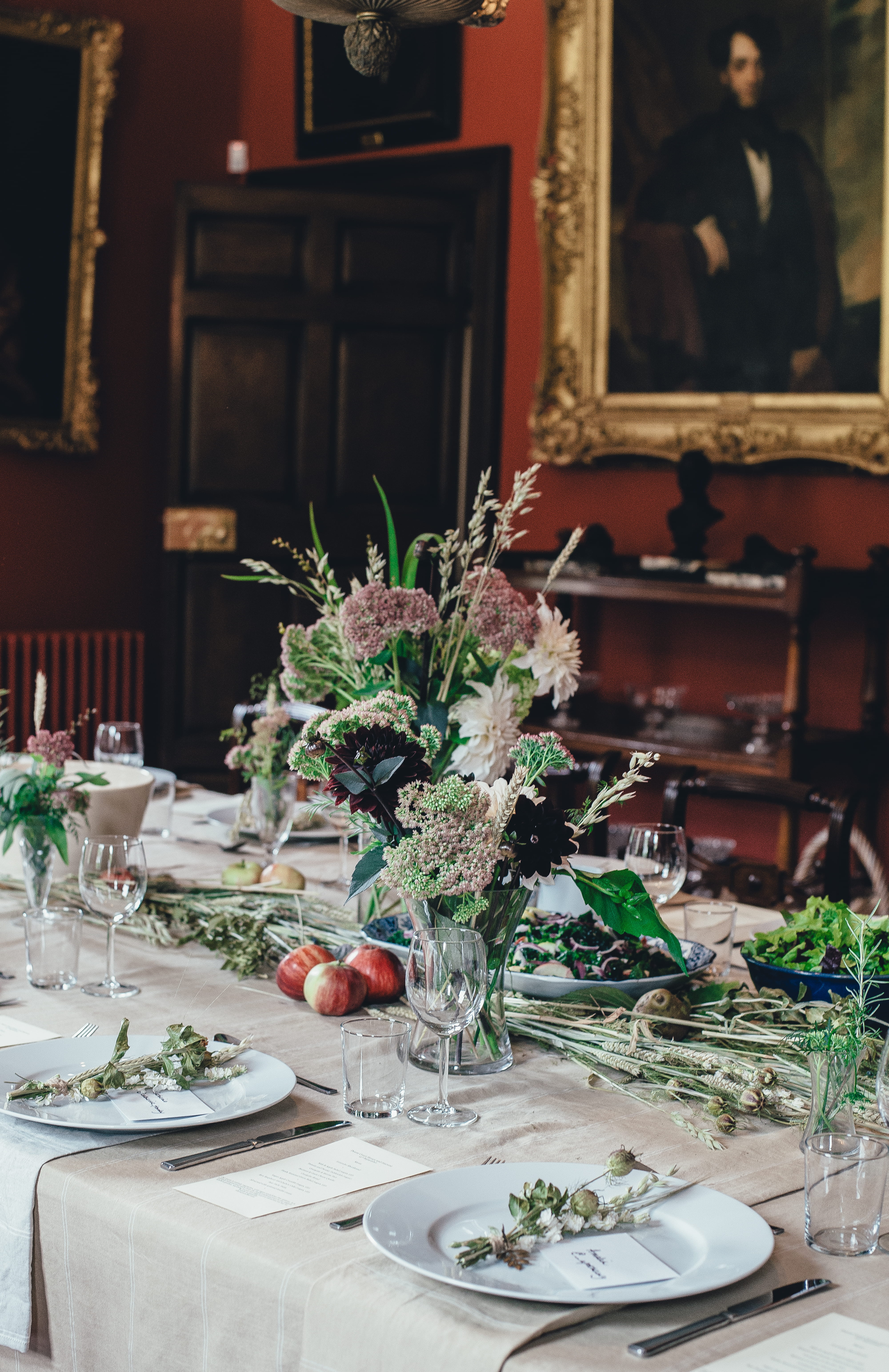 freshness, table, 5K, flowers, food, table setting, setup, focus on foreground, indoors, plate, plant, dining, kitchen, dining room, restaurant, center piece, Phone HD Wallpaper