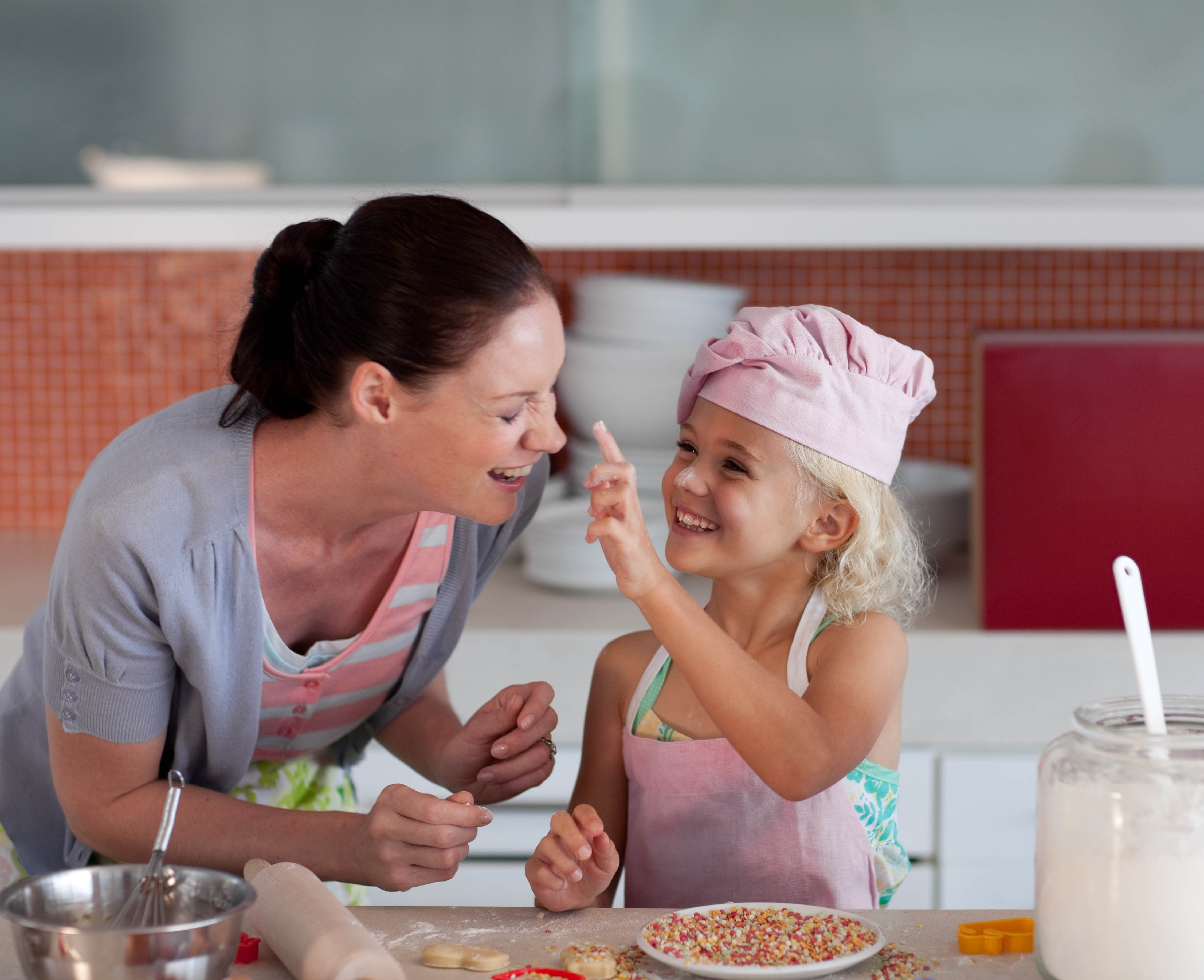 two people, girls, bonding, child, Sweets, positive emotion, childhood, females, headshot, innocence, indoors, parent, Kitchen, family, preparation, food, HD Wallpaper