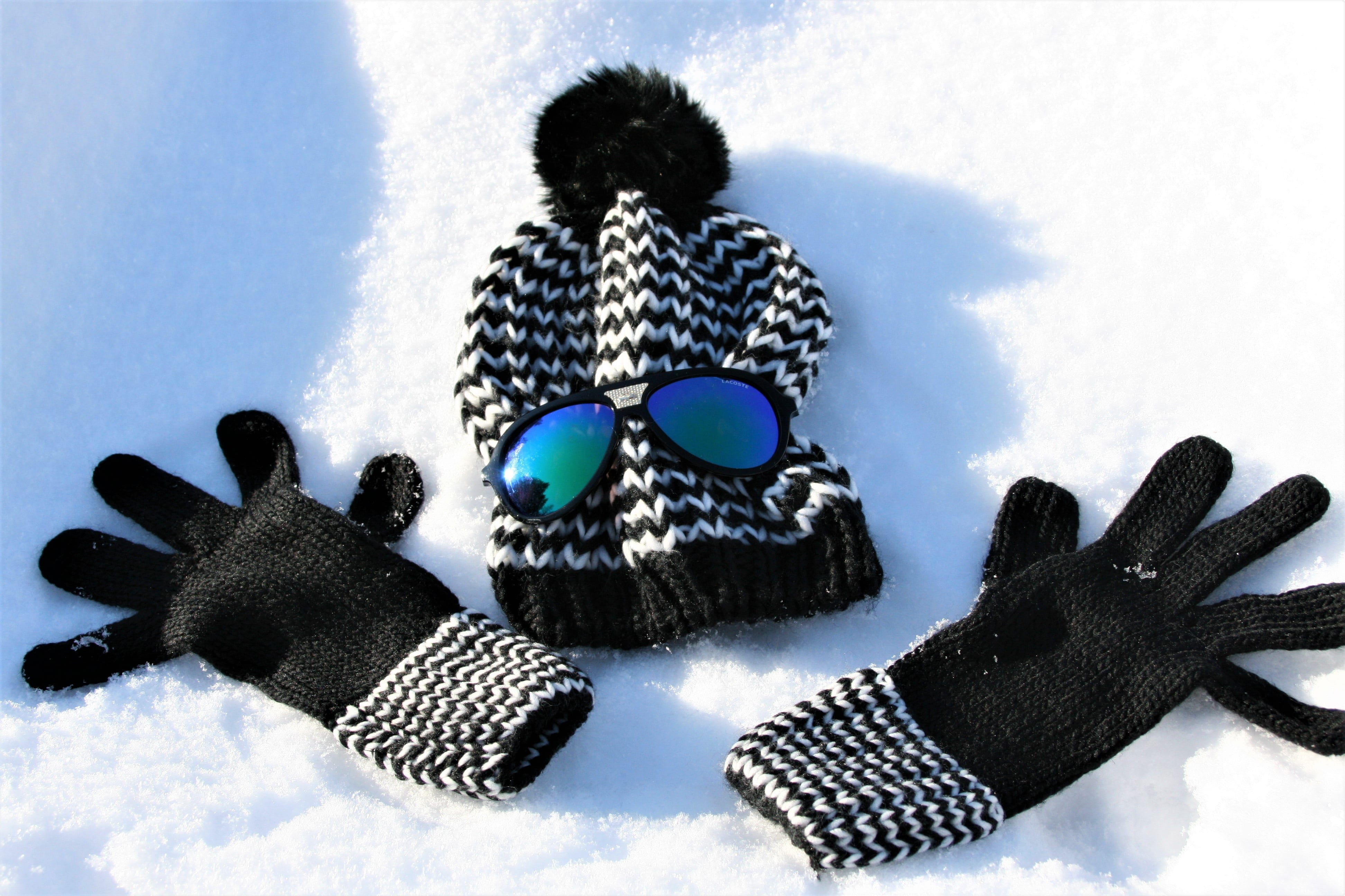 fashion, snow, day, warm clothing, sky, the cold season, not cold, hat, scenery, 4K, clothing, wool, glove, the petals, winter, holiday, no people, gloves, HD Wallpaper