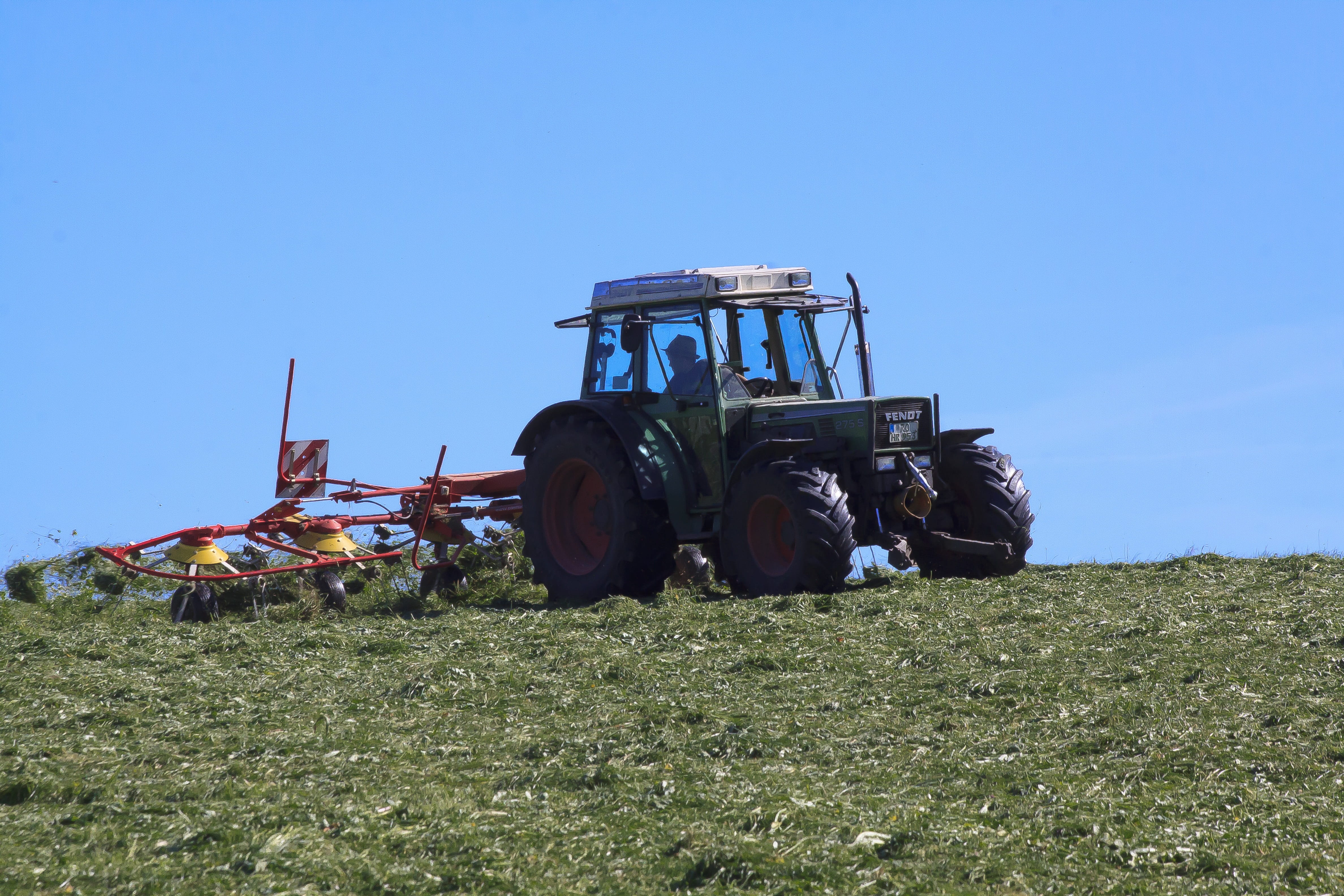 mechanically, tractor, field, blue, landtechnik, day, 4K, outdoors, sunlight, sky, plant, agriculture, rural scene, nature, machinery, agricultural equipment, HD Wallpaper