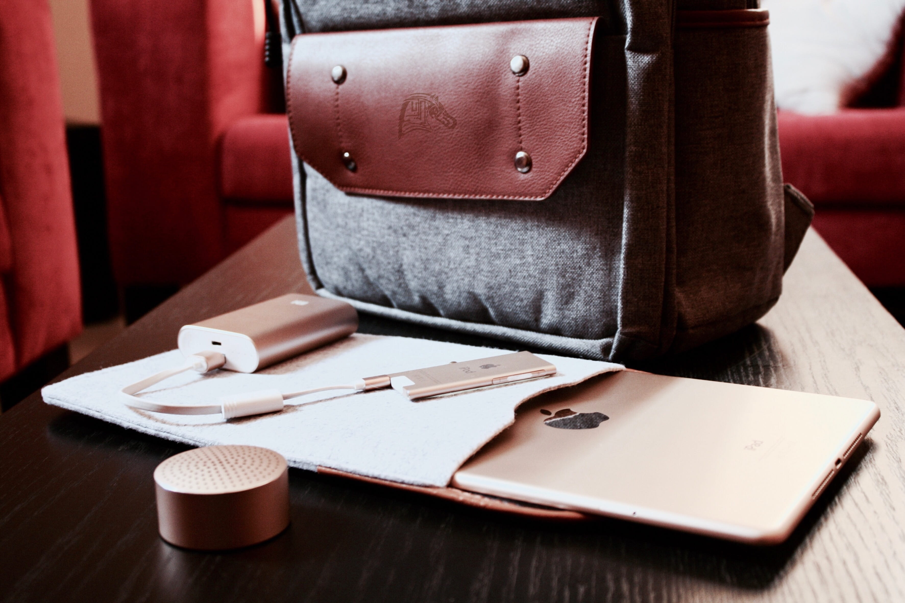 table, apple watch, macbook, bag, no people, ipod, wireless technology, technology, equipment, 2K, bank, paper, box, brown, wooden, set, leather, communication, HD Wallpaper