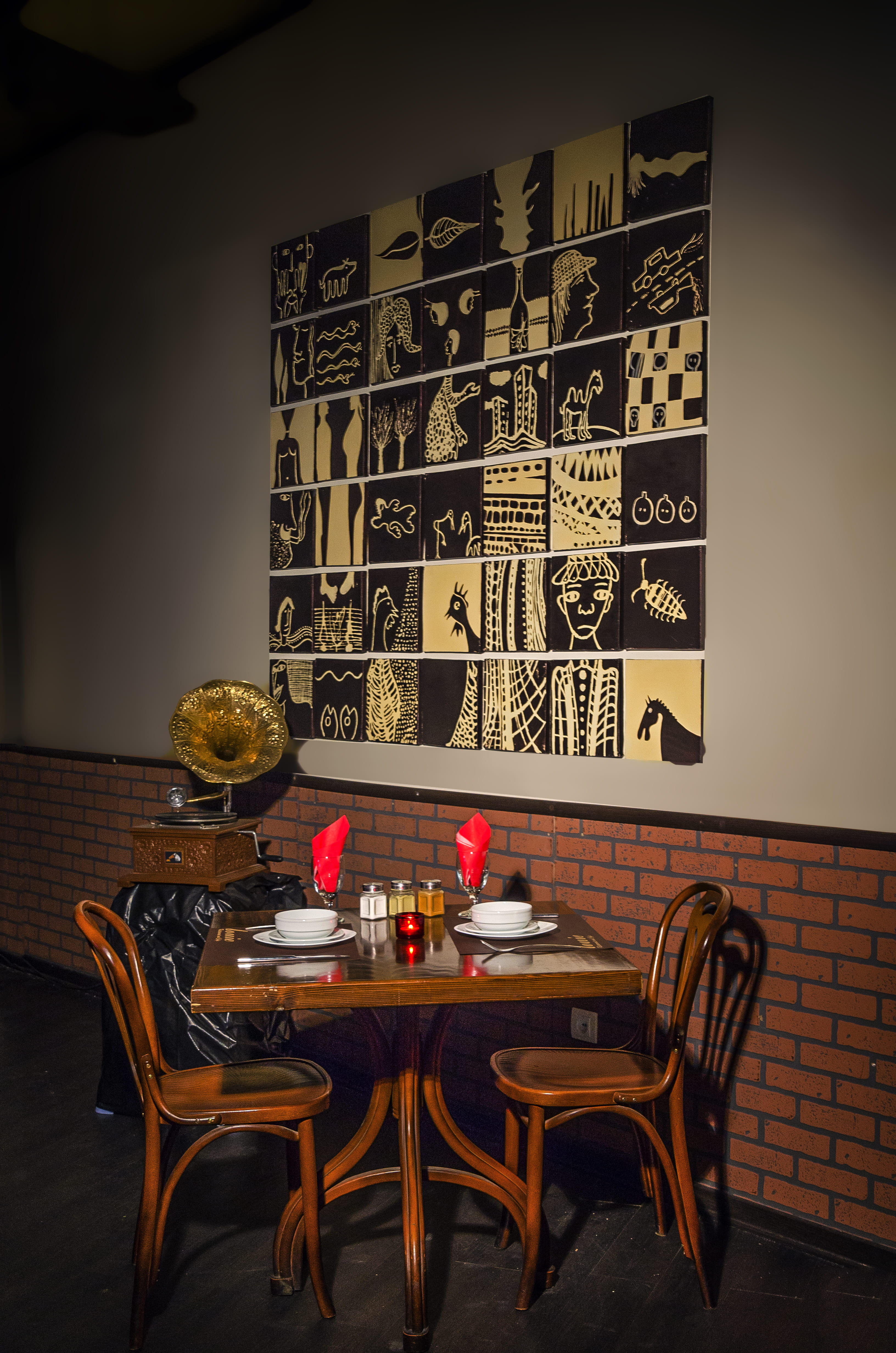 absence, no people, interior, restaurant, business, vase, 4K, menu, wall - building feature, plates, setting, still life, food, indoors, wall, cafe, decoration, Phone HD Wallpaper